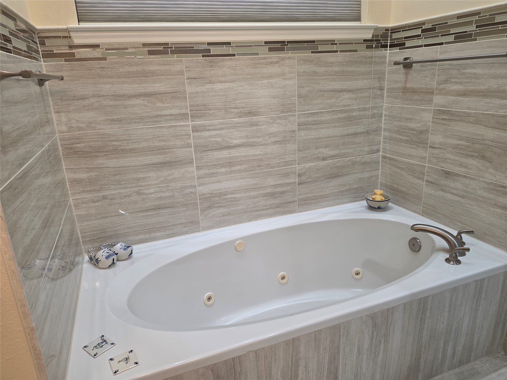 22902 Greenrush Drive, Katy, TX 77494 OVAL JACUZZI TUB, JUST ADD SOME BUBBLES & RELAX