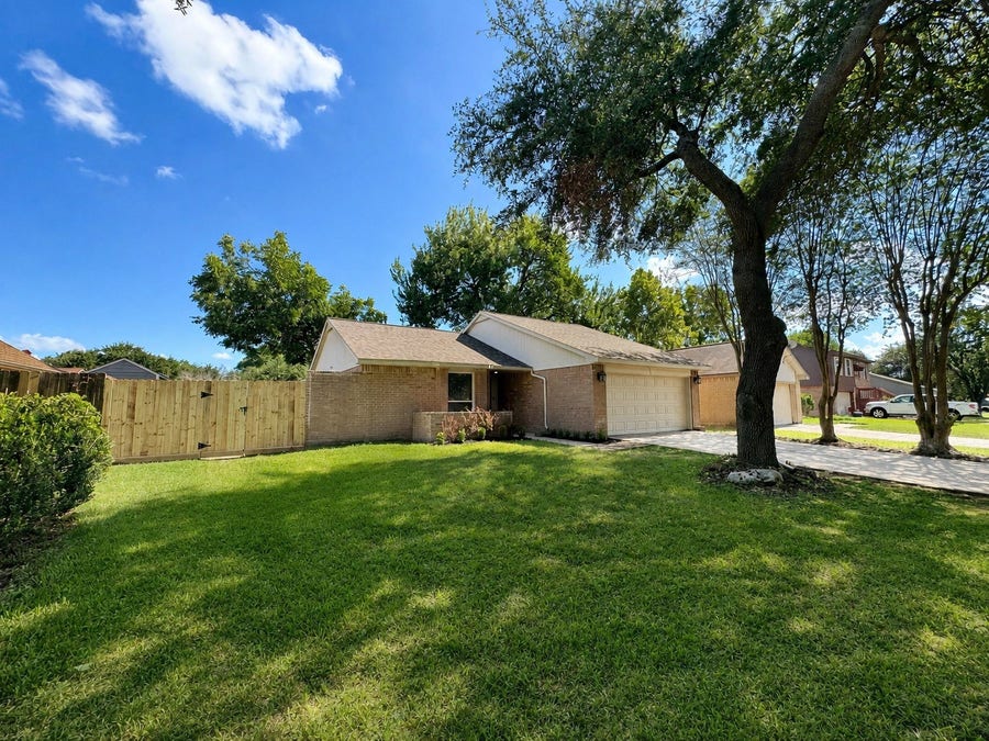 Property photo for 2703 Northern Drive, League City, TX