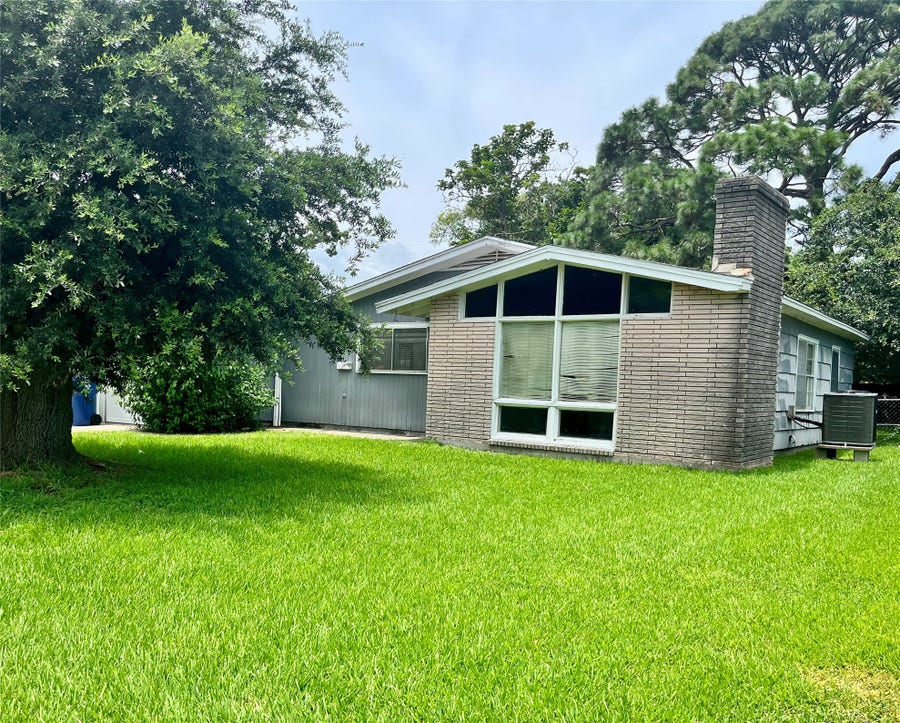 Property photo for 216 21st Avenue N, Texas City, TX