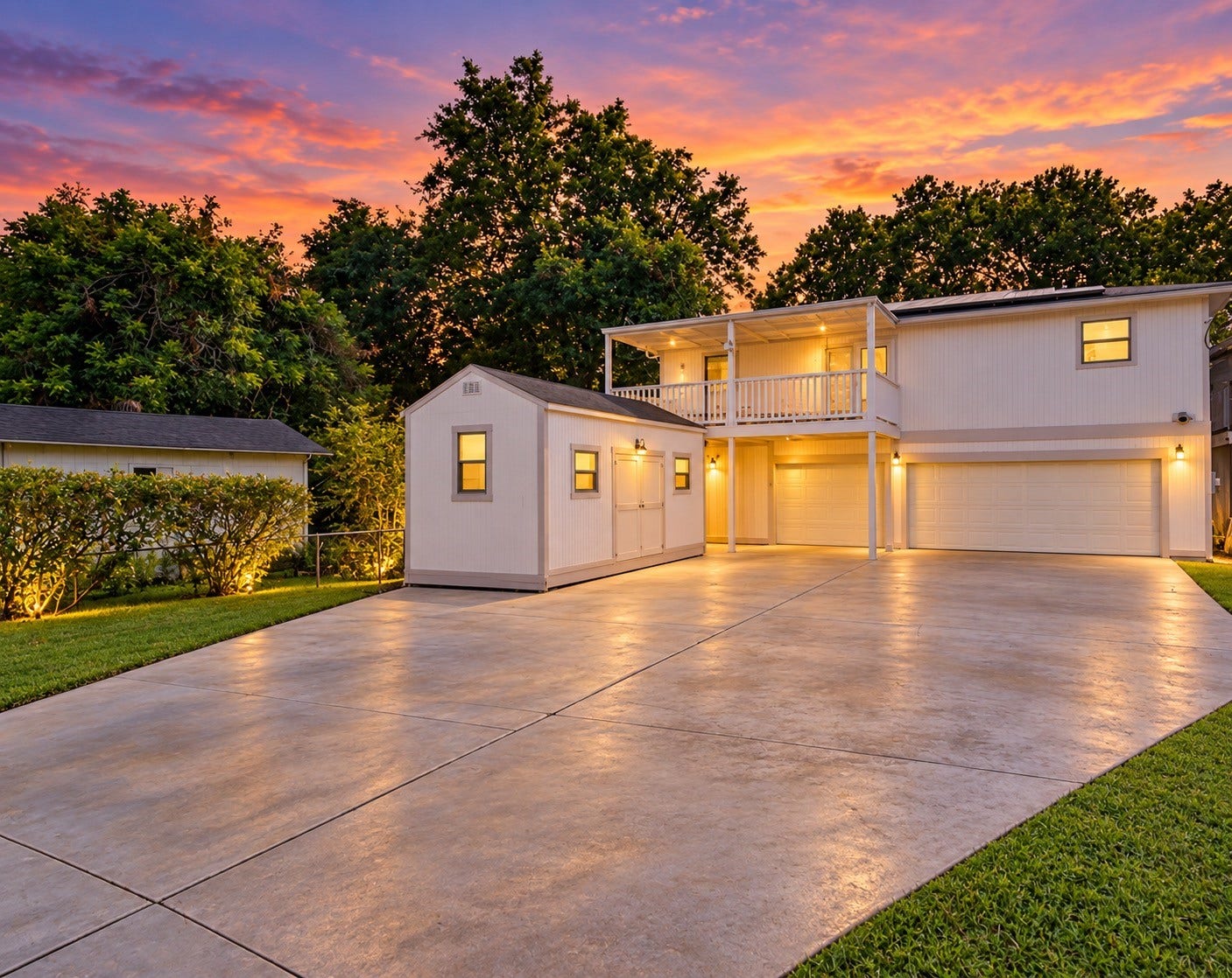 118 1/2 Anita Street, La Marque, TX 77568 Welcome to this pretty in pink beauty.