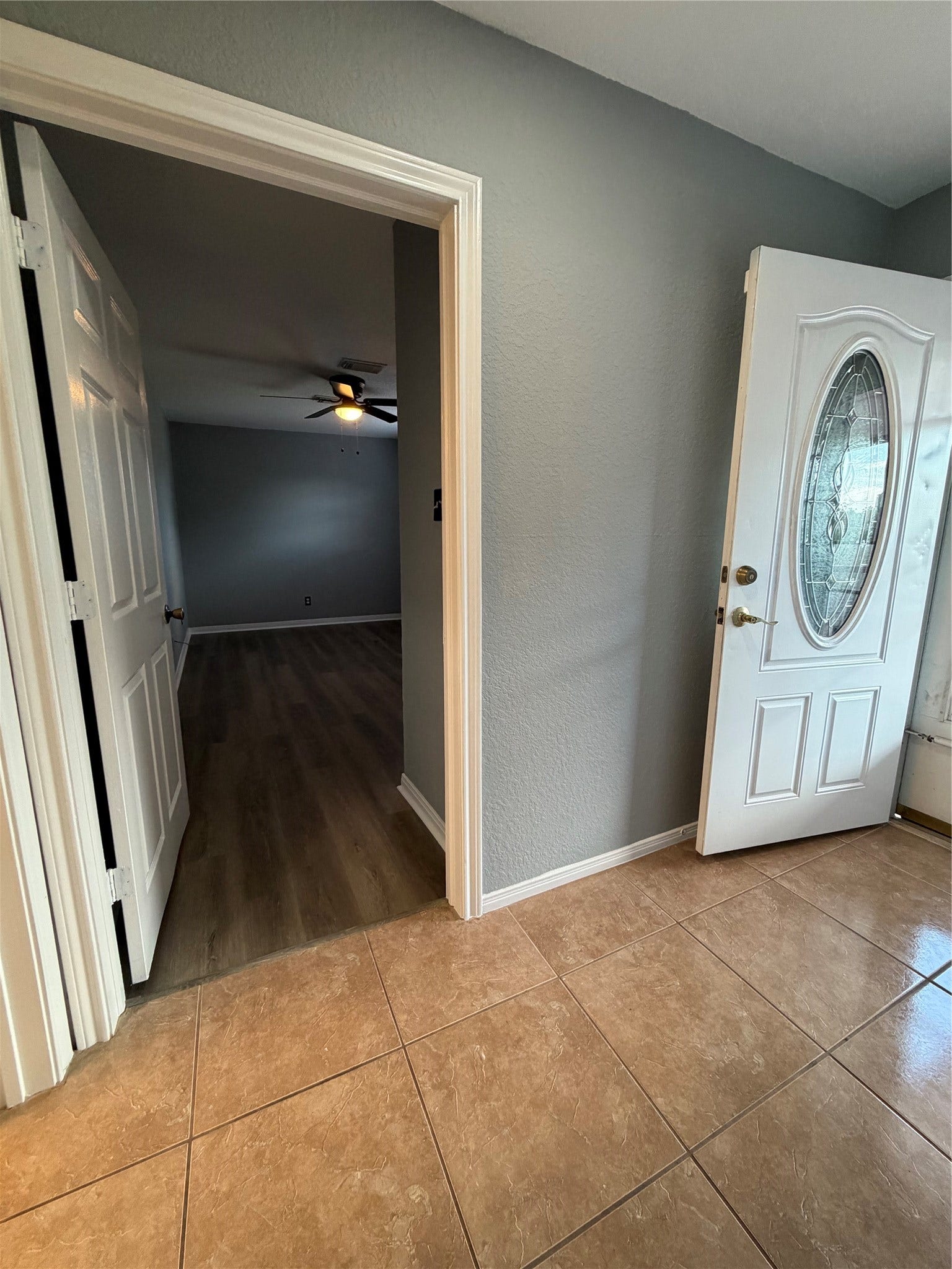 118 1/2 Anita Street, La Marque, TX 77568 Immediate right a balcony area.