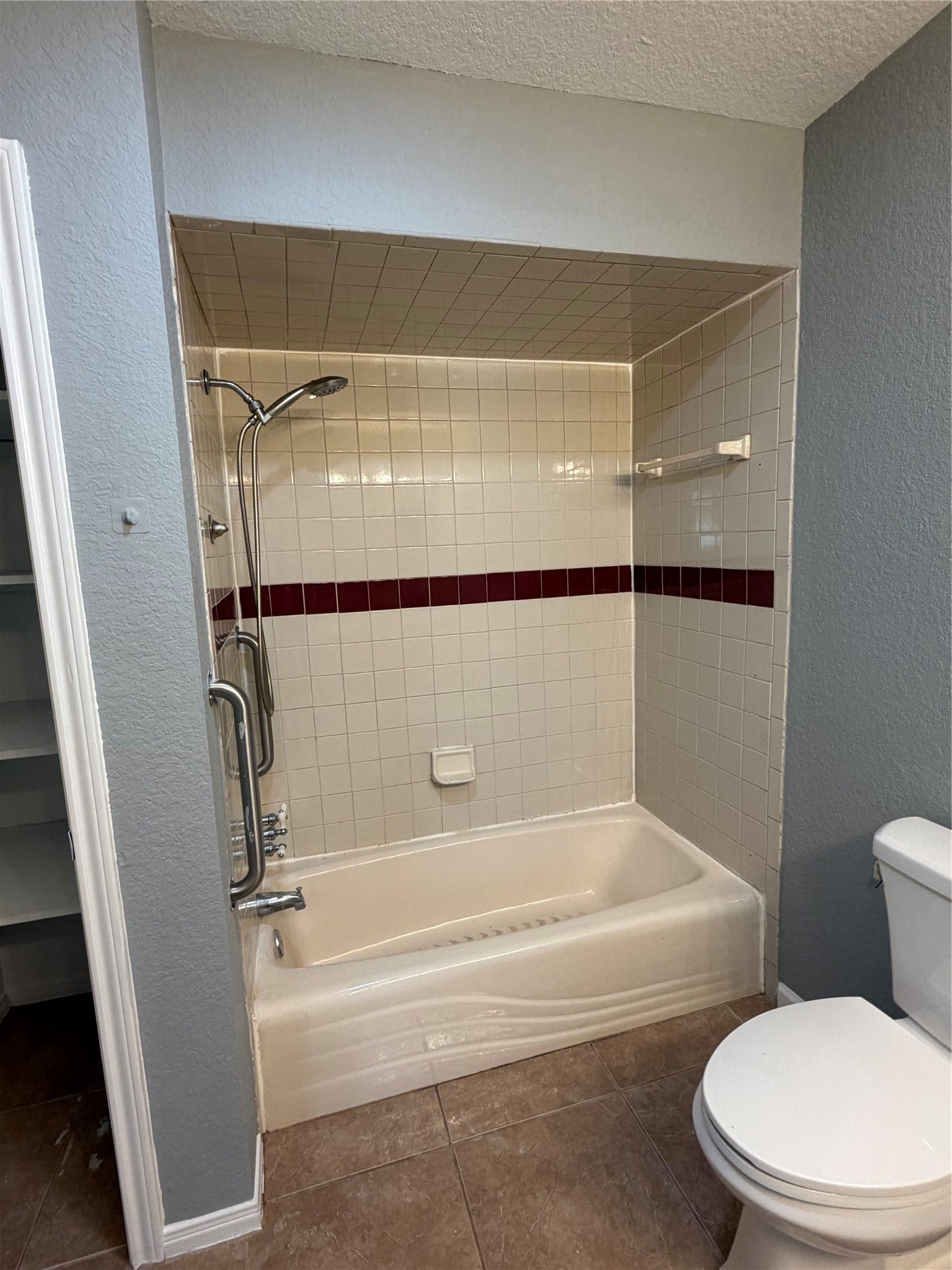 118 1/2 Anita Street, La Marque, TX 77568 Primary shower & tub.