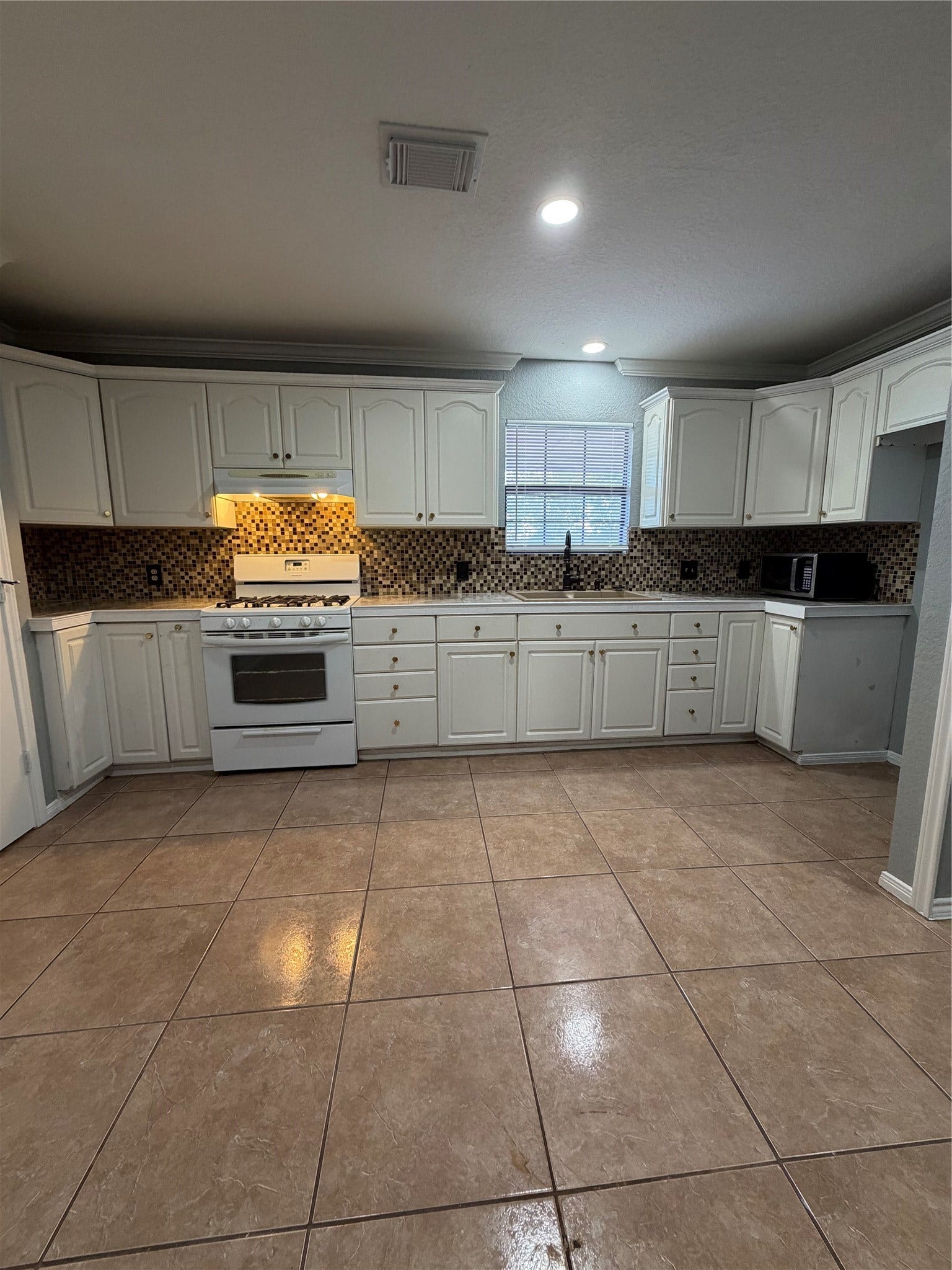 118 1/2 Anita Street, La Marque, TX 77568 Kitchen of home.