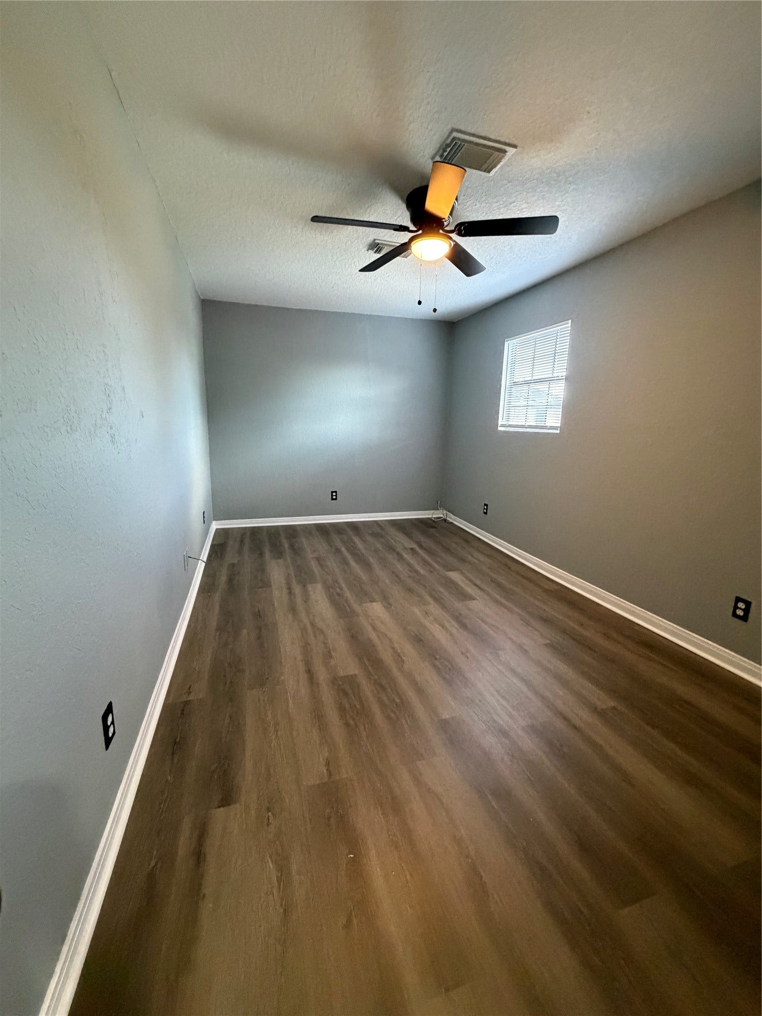 118 1/2 Anita Street, La Marque, TX 77568 Secondary bed.