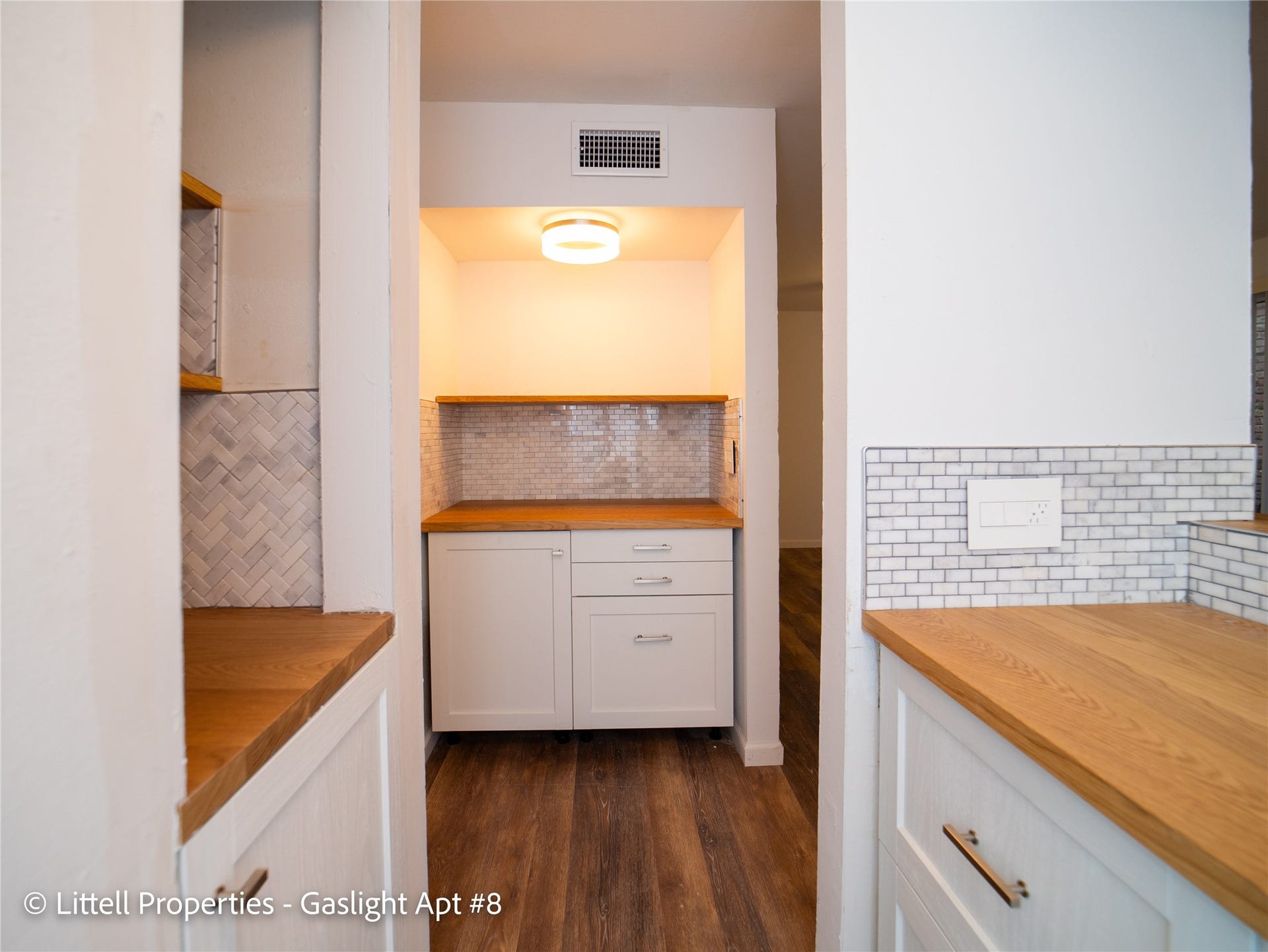 604 W Main St, #8, Houston, TX 77006 Cute coffee nook with plug for appliances