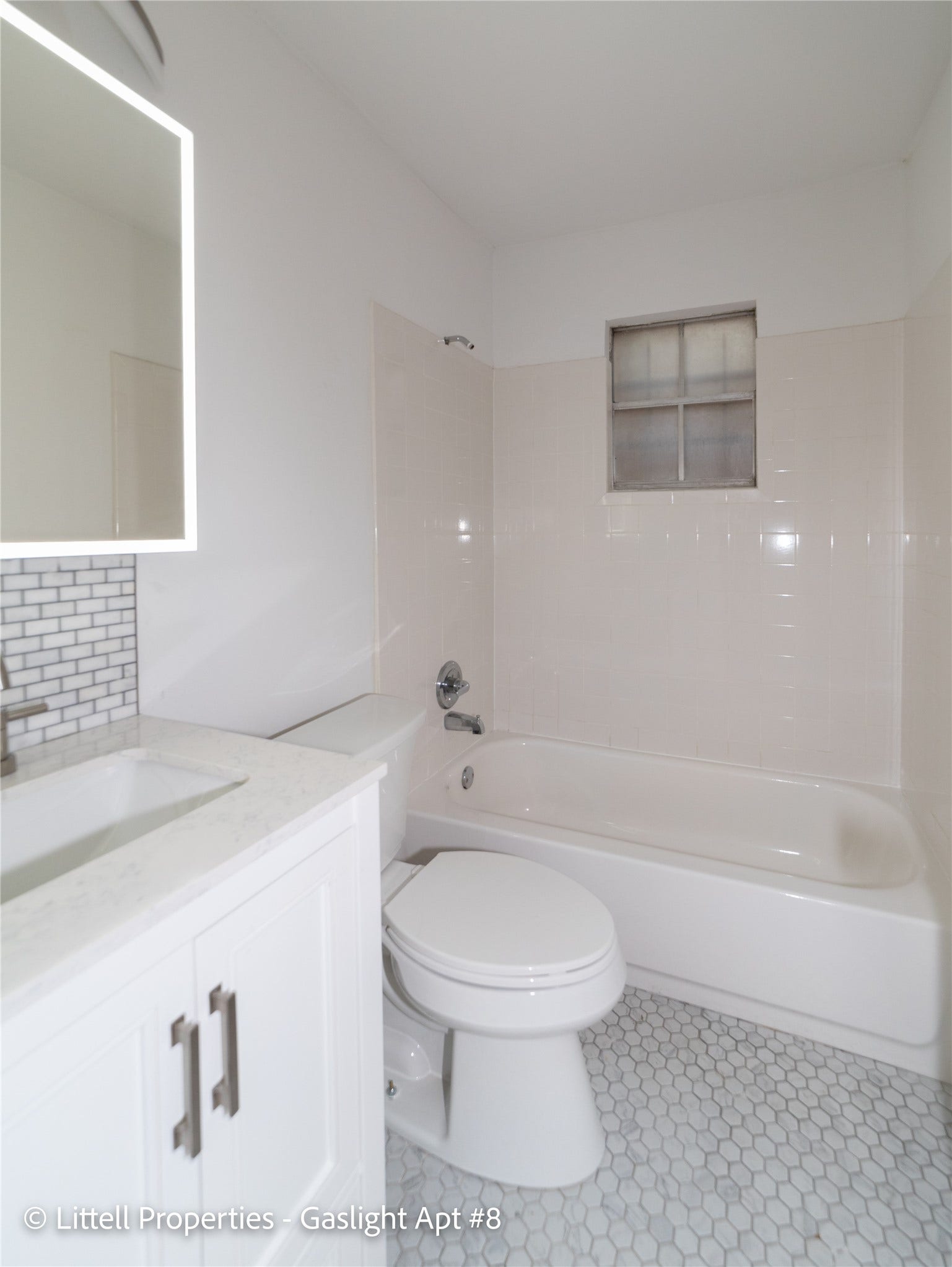 604 W Main St, #8, Houston, TX 77006 Bathroom with tub/shower and backlit mirror!