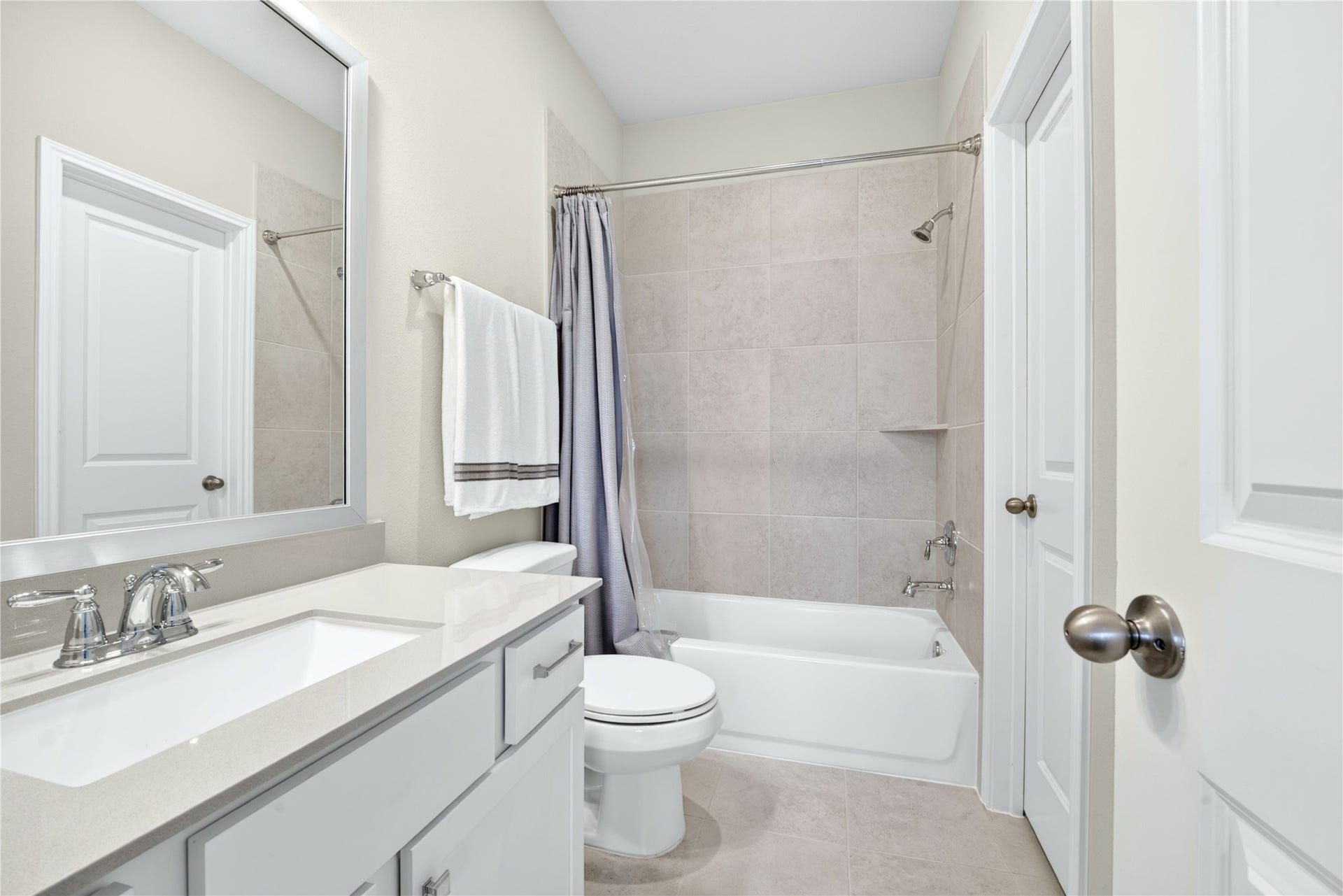 11351 Cosmopolitan Drive, Cypress, TX 77433 The en-suite bath featuring single vanity, granite counters, soaking tub, designer mirror and spacious walk-in closet.