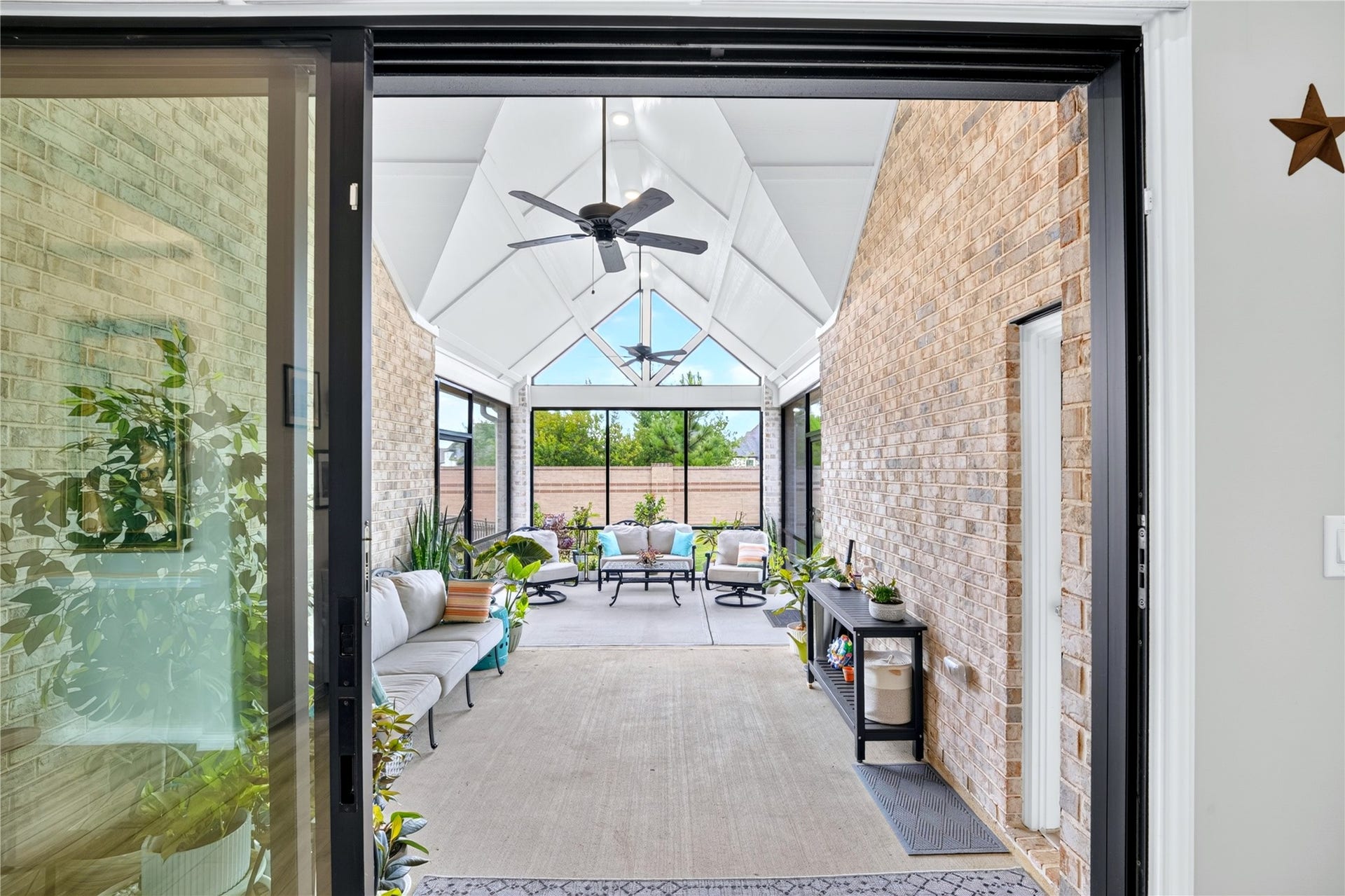 11351 Cosmopolitan Drive, Cypress, TX 77433 Relax and unwind where indoor comfort meets the outdoors. This beautifully screened porch
(282 SQ.FT. 12'x23.5') features sliding door access, two entry points, and oversized screened windows overlooking gorgeous landscaped grounds. Great spot to entertain and soak in every season.