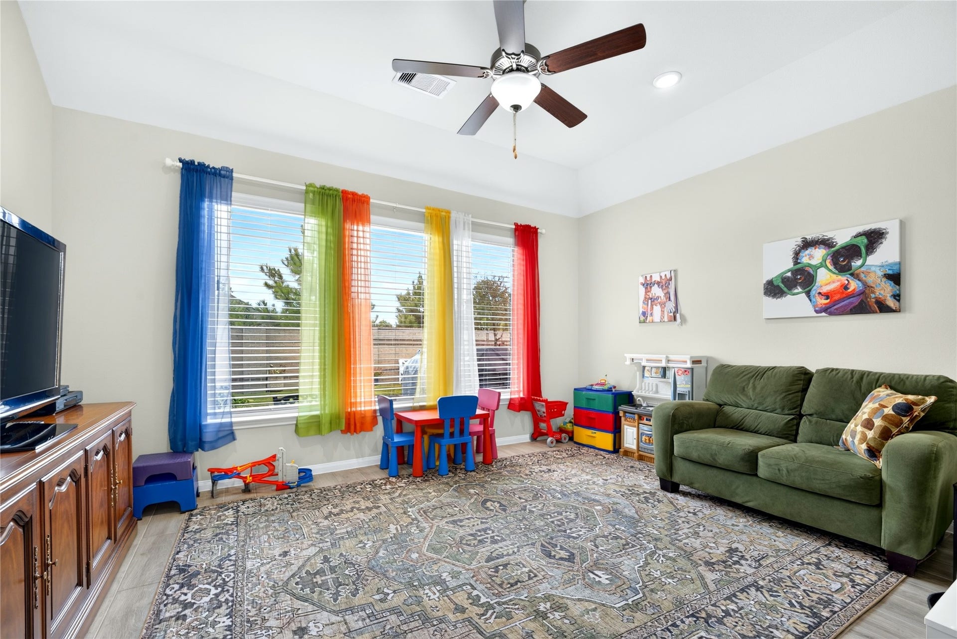 11351 Cosmopolitan Drive, Cypress, TX 77433 Spacious game room offers endless possibilities and is currently enjoyed as a fun kid's playroom. The generous space can be easily be transformed into a media room, home gym, hobby space, or additional entertaining area.