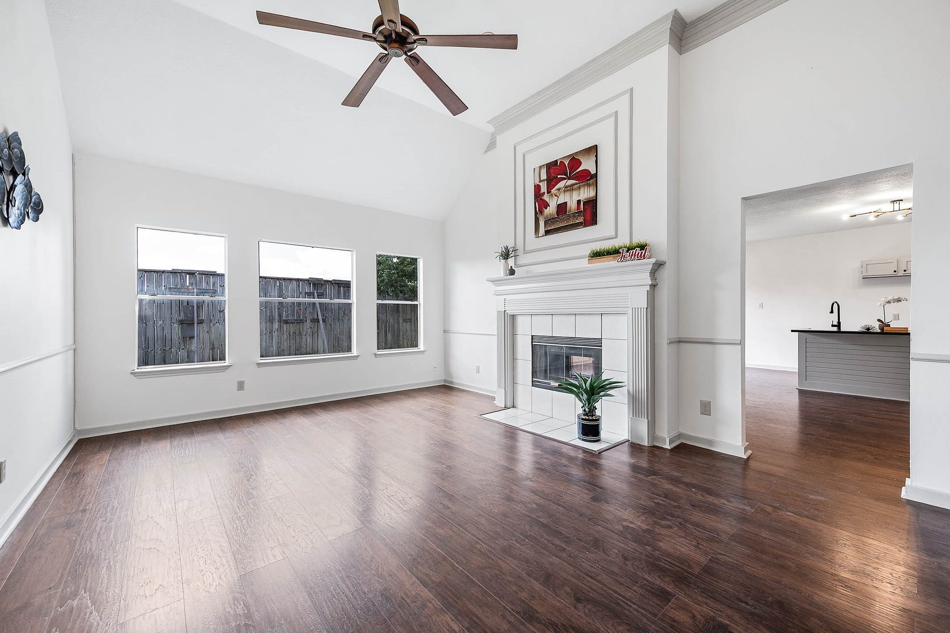 16039 Mountain Shadows Drive, Houston, TX 77084 Unique floor plan that separate the kitchen area and living room but yet functional and connected