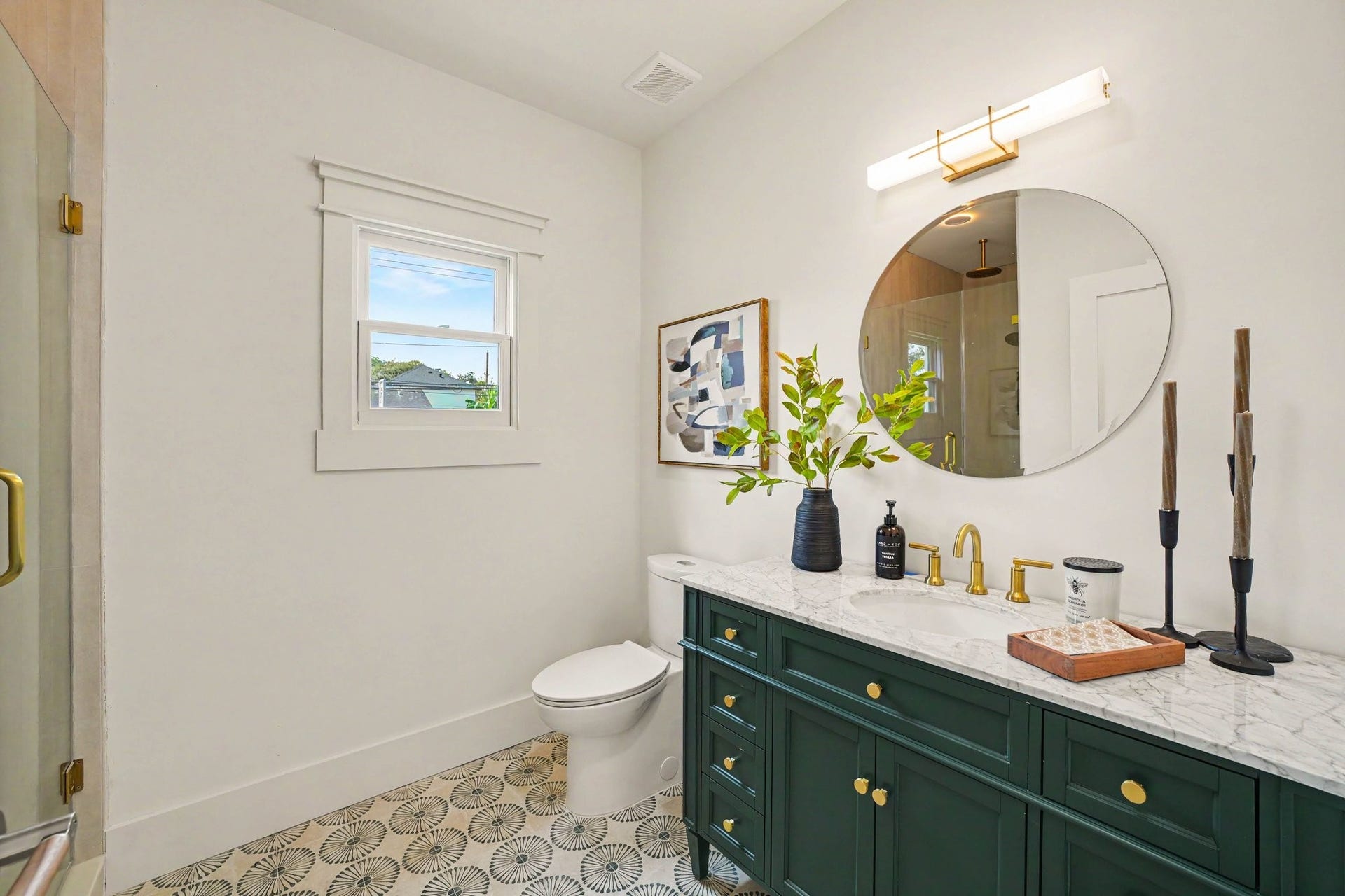 Full bathroom located on the first floor.