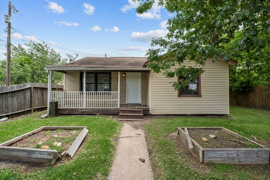 Property photo for 810 23rd Street N, Texas City, TX
