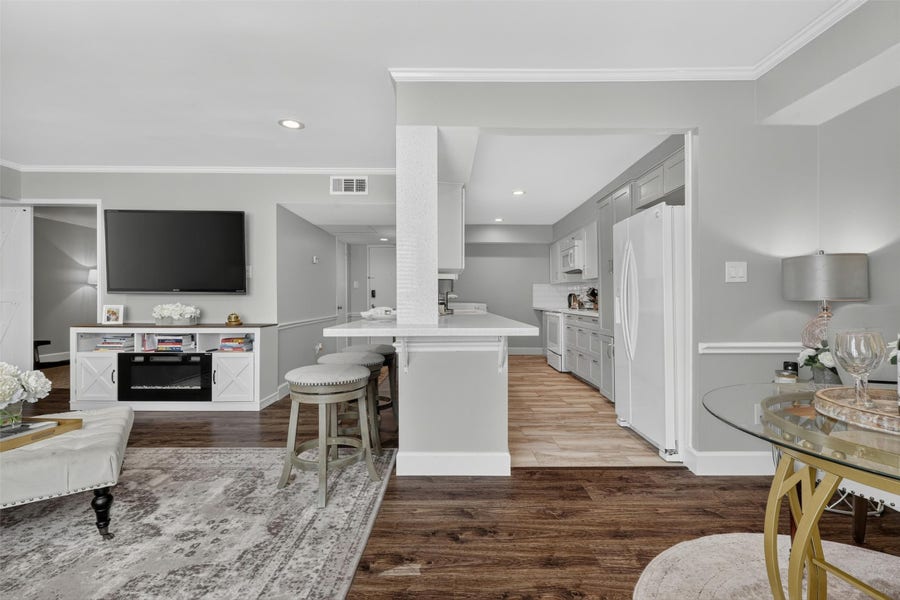 Property photo for 355 N Post Oak Lane, #642, Houston, TX