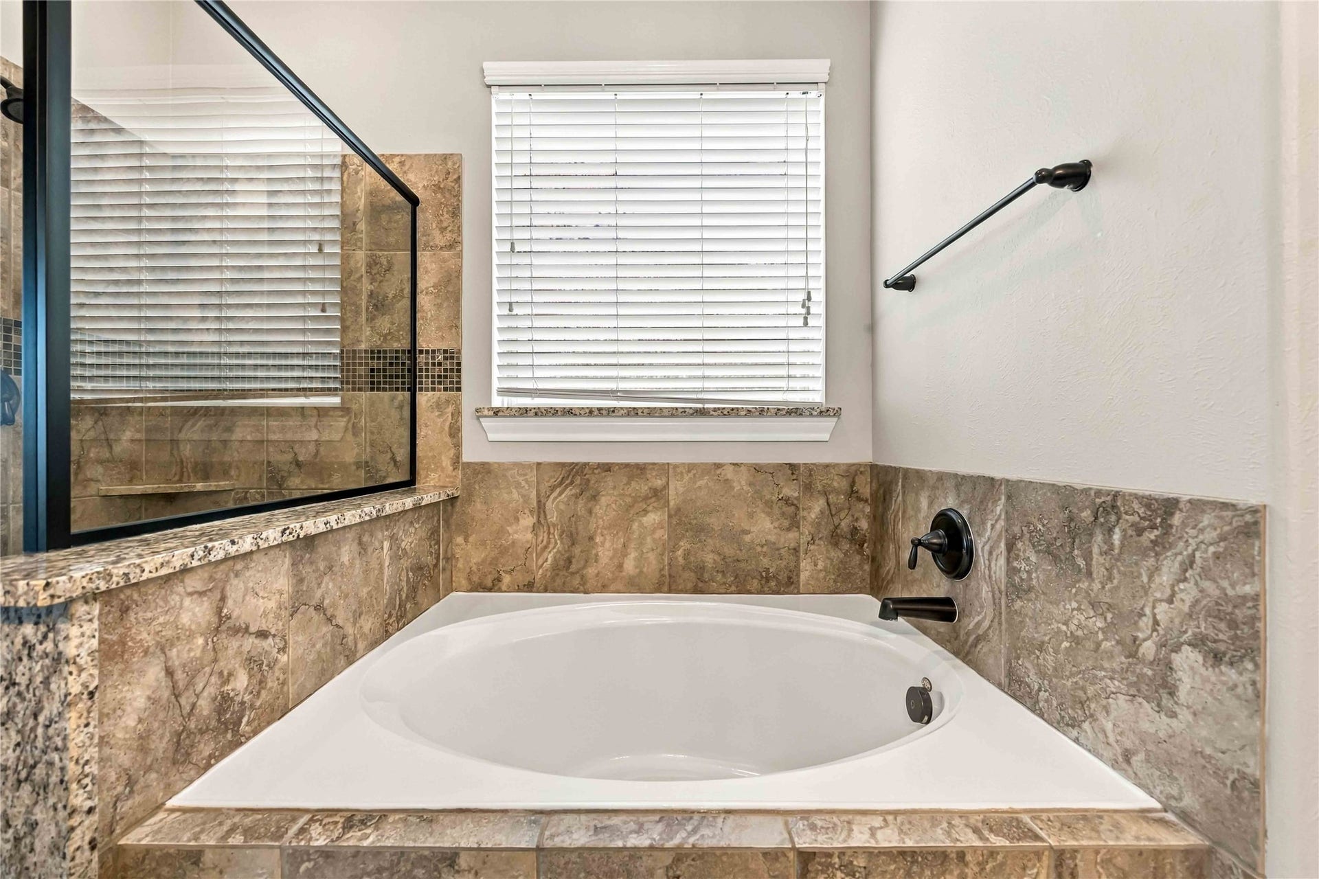 2210 Dama Drive, Rosenberg, TX 77471 Primary Bathroom