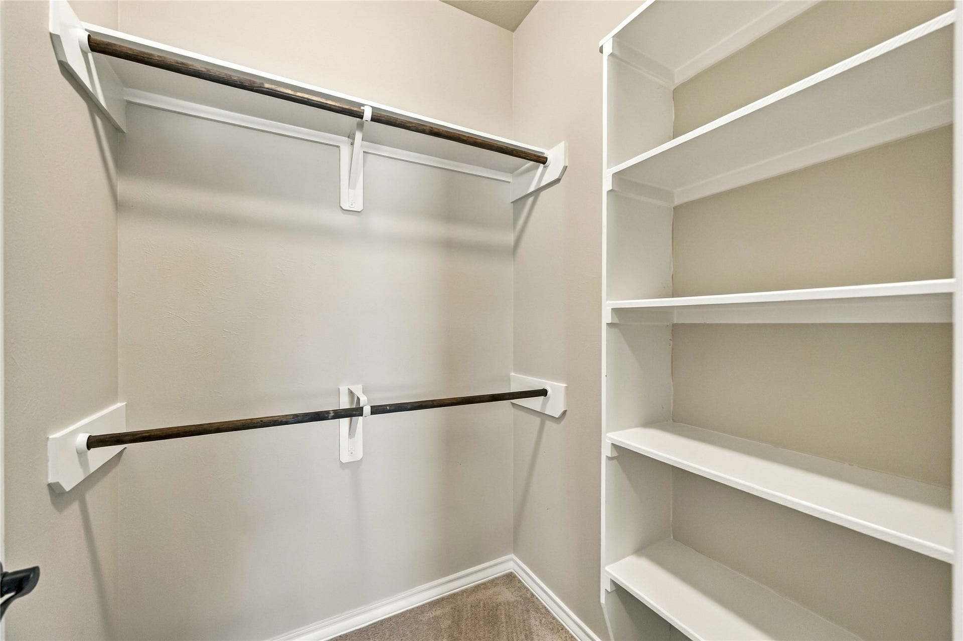 2210 Dama Drive, Rosenberg, TX 77471 Primary closet