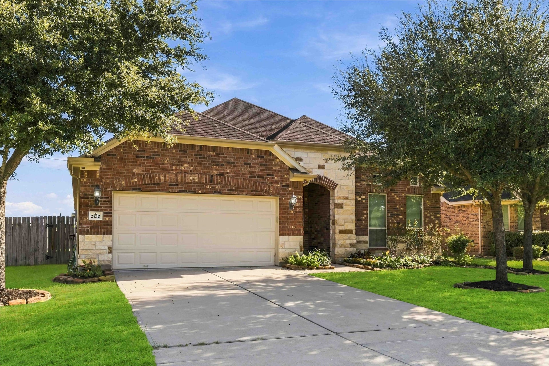 2210 Dama Drive, Rosenberg, TX 77471 2210 Dama Drive, Rosenberg, TX 77471