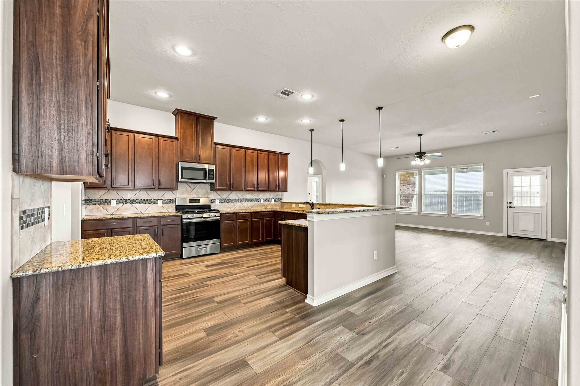 2210 Dama Drive, Rosenberg, TX 77471 Kitchen