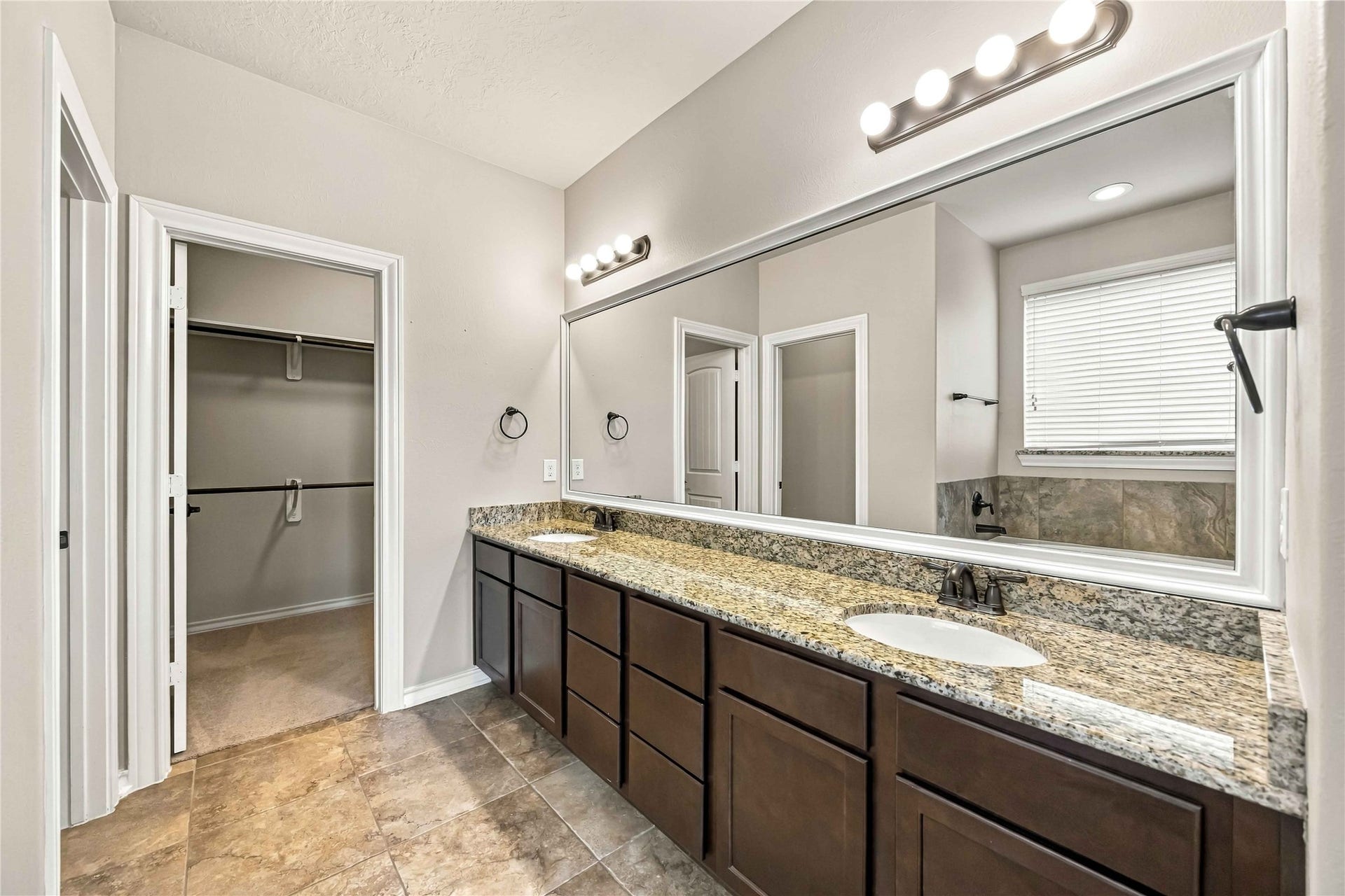 2210 Dama Drive, Rosenberg, TX 77471 Primary Bathroom
