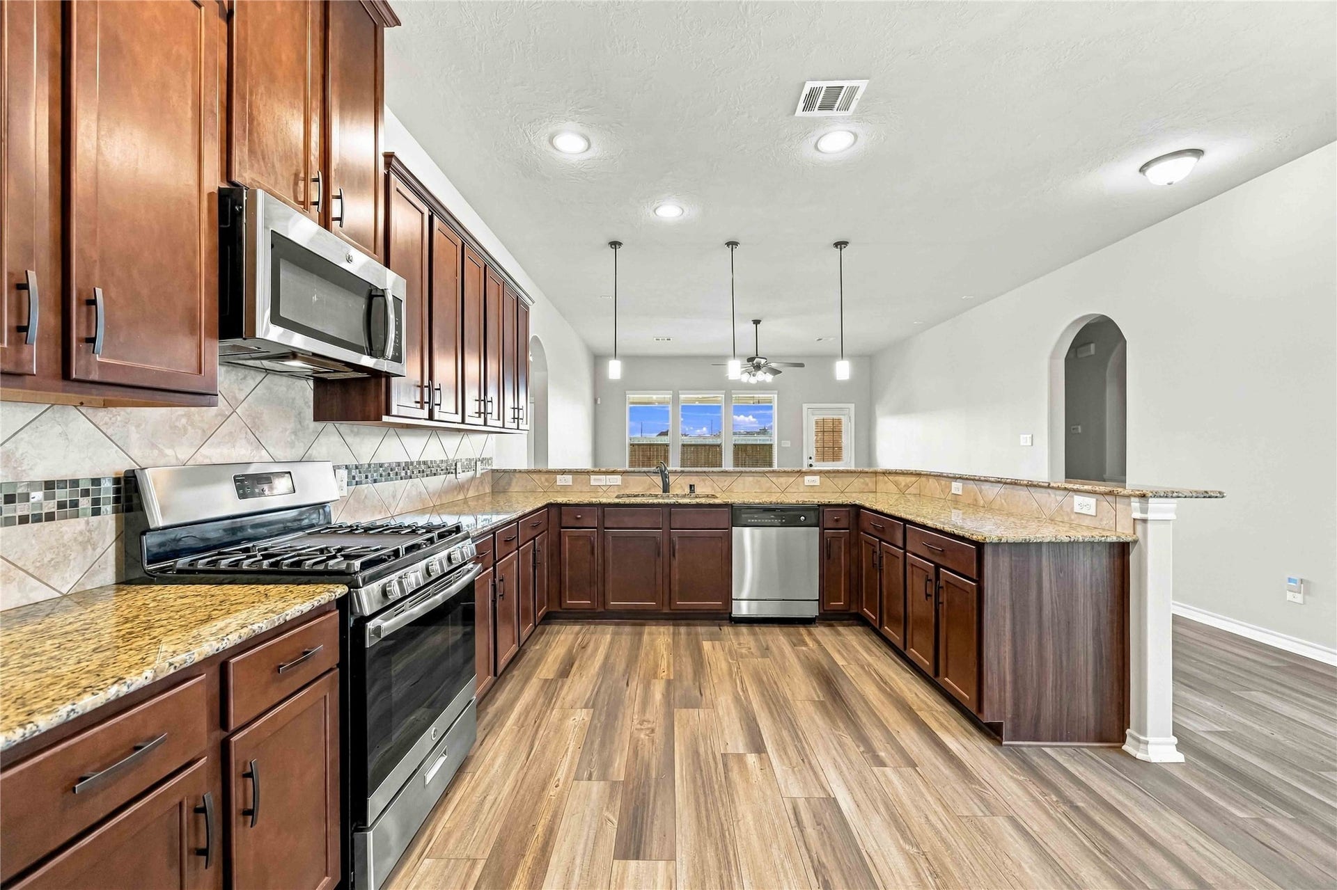 2210 Dama Drive, Rosenberg, TX 77471 Kitchen