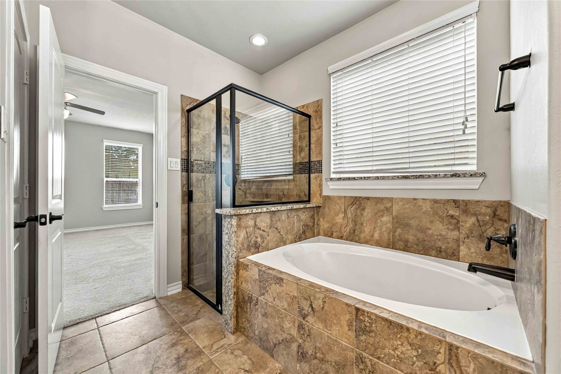2210 Dama Drive, Rosenberg, TX 77471 Primary Bathroom