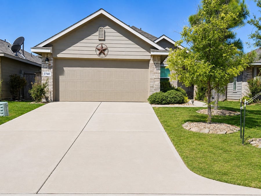 Property photo for 1310 Vincente Court, Conroe, TX