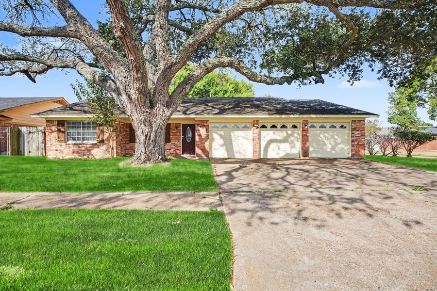 Property photo for 2602 Henderson Lane, Deer Park, TX