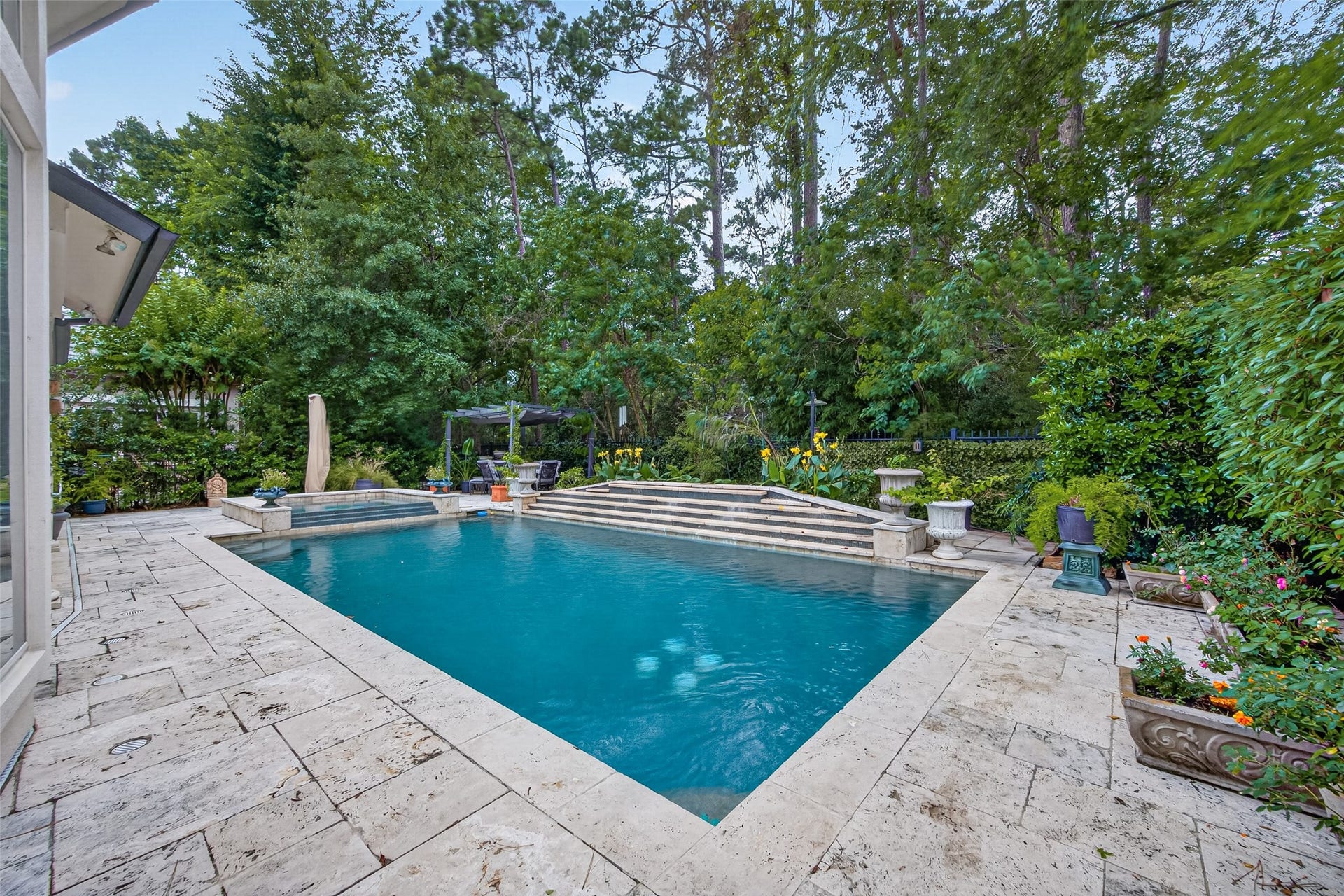 22 Frontenac Way, The Woodlands, TX 77382 22 Frontenac Way, The Woodlands, TX 77382