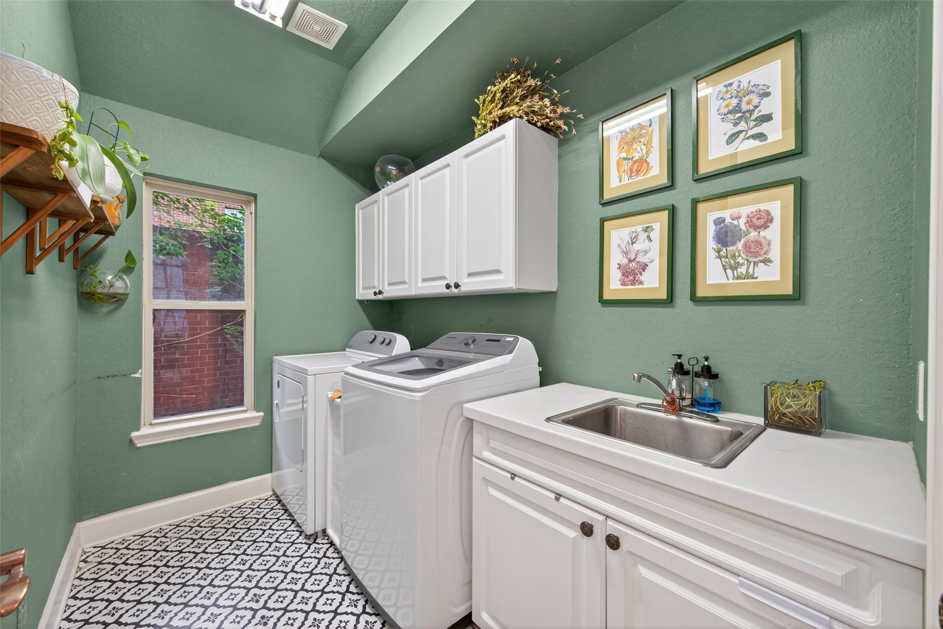 22 Frontenac Way, The Woodlands, TX 77382 22 Frontenac Way, The Woodlands, TX 77382