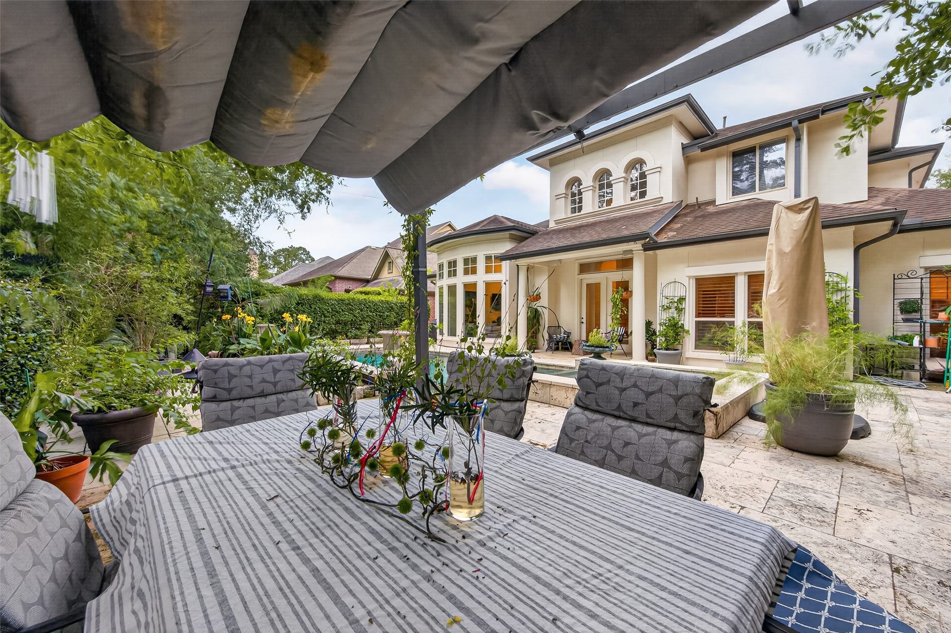 22 Frontenac Way, The Woodlands, TX 77382 22 Frontenac Way, The Woodlands, TX 77382