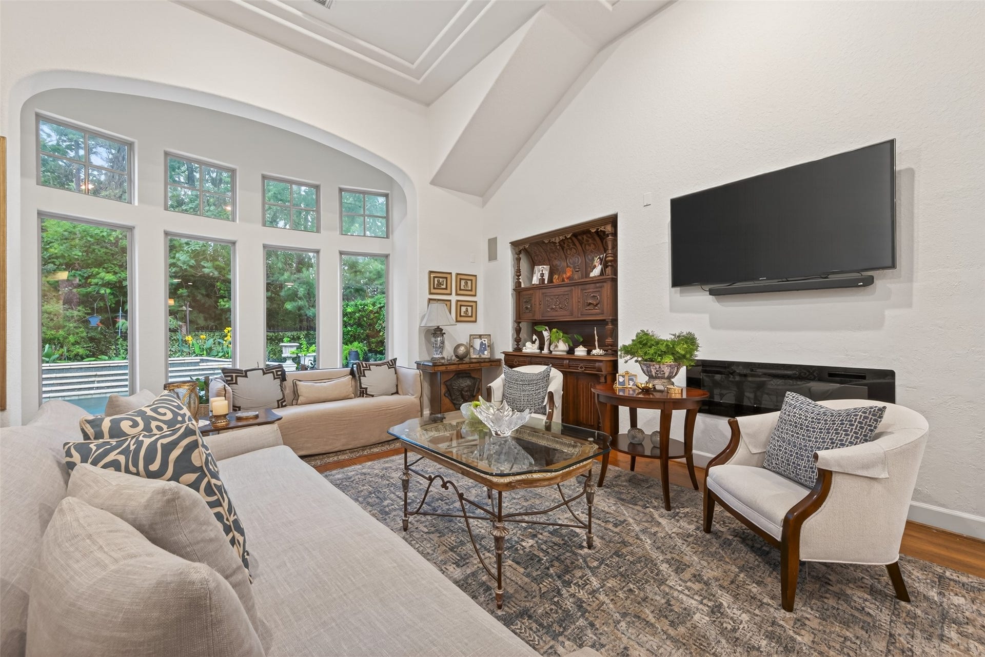 22 Frontenac Way, The Woodlands, TX 77382 22 Frontenac Way, The Woodlands, TX 77382