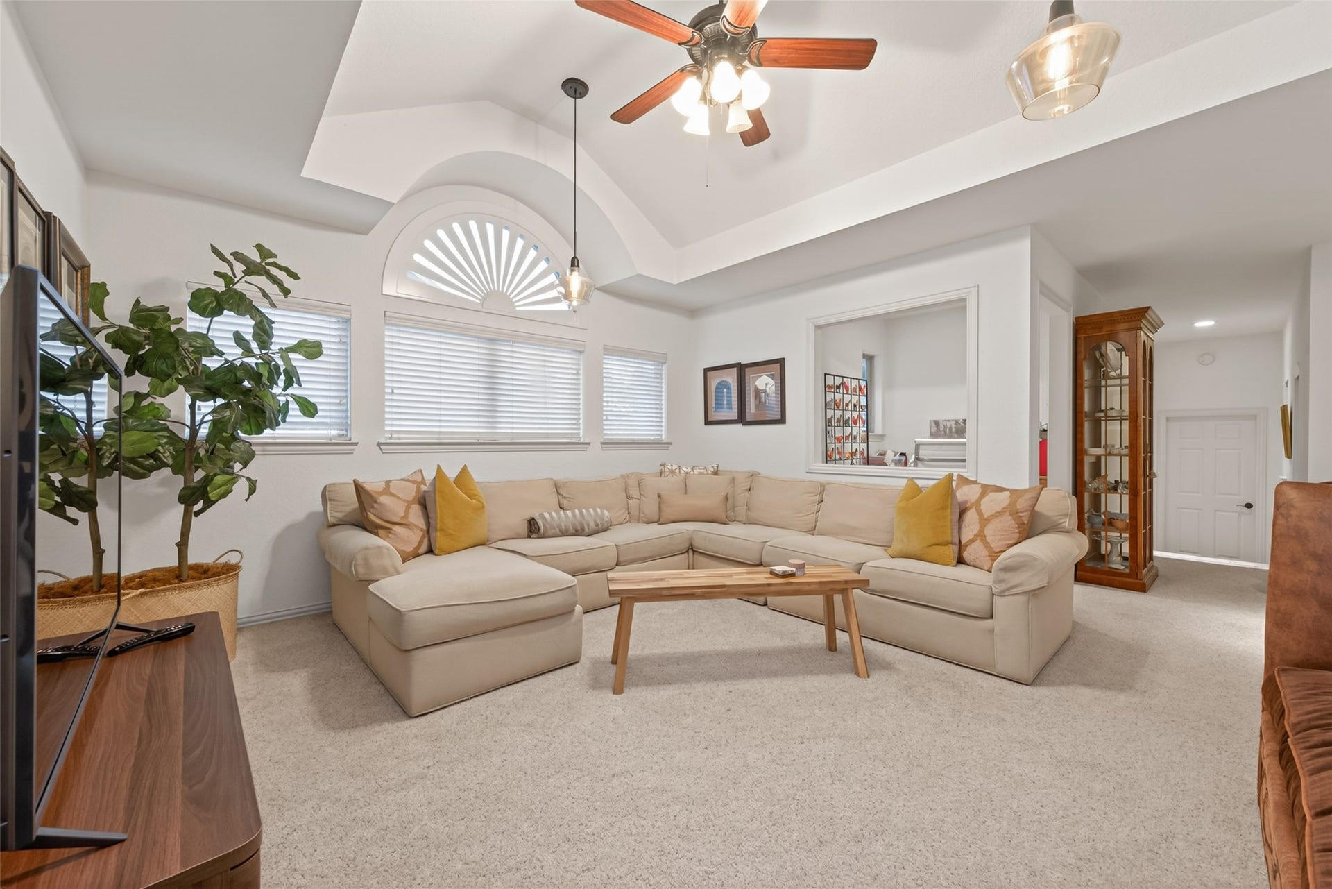 22 Frontenac Way, The Woodlands, TX 77382 22 Frontenac Way, The Woodlands, TX 77382
