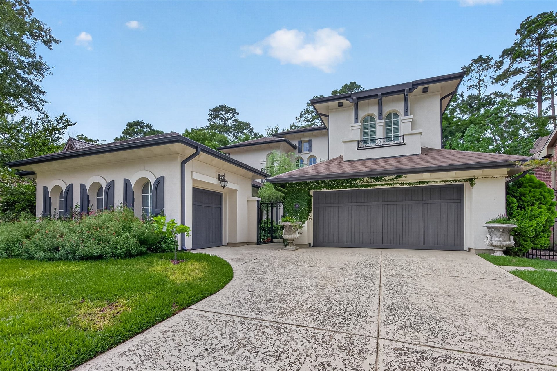 22 Frontenac Way, The Woodlands, TX 77382 22 Frontenac Way, The Woodlands, TX 77382