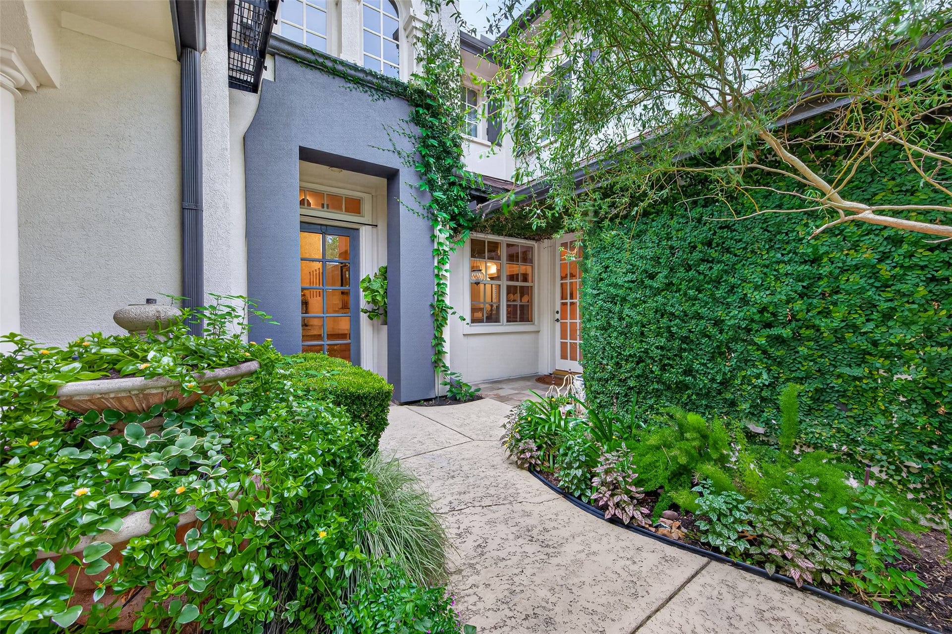 22 Frontenac Way, The Woodlands, TX 77382 22 Frontenac Way, The Woodlands, TX 77382
