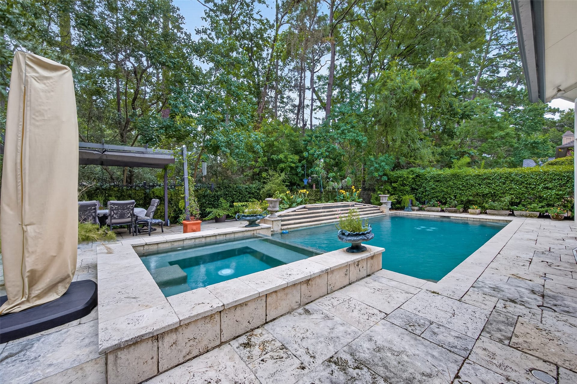 22 Frontenac Way, The Woodlands, TX 77382 22 Frontenac Way, The Woodlands, TX 77382