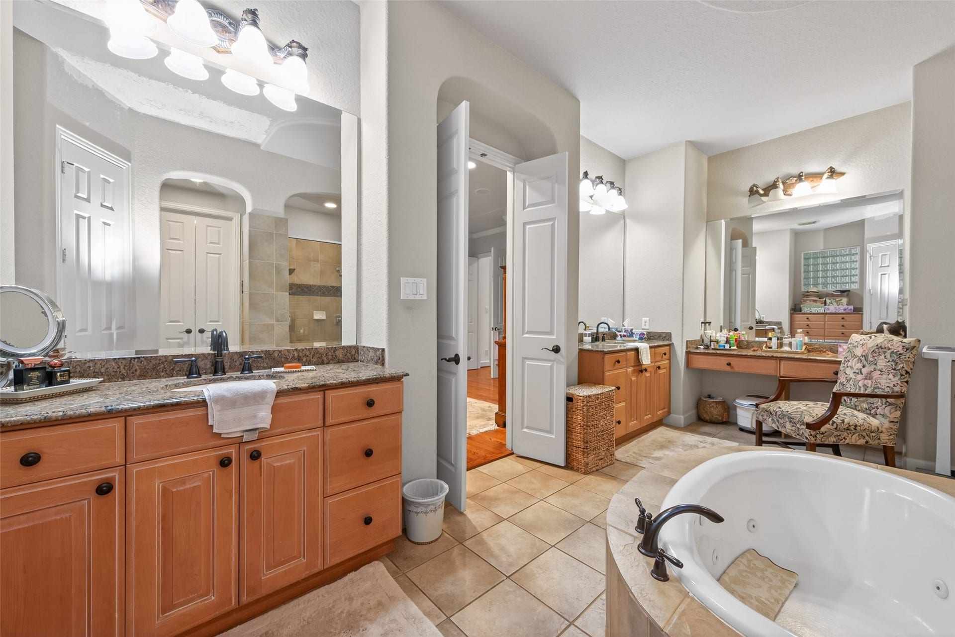 22 Frontenac Way, The Woodlands, TX 77382 22 Frontenac Way, The Woodlands, TX 77382