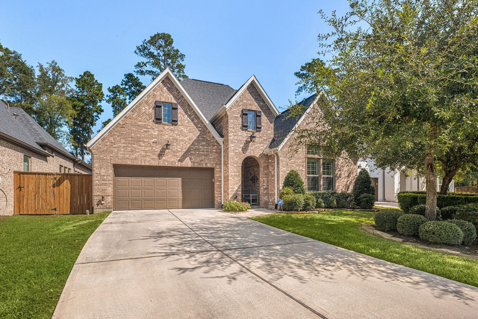 139 Dawning Rays Court, Conroe, TX 77304 Welcome home to 139 Dawning Rays Court! Featuring beautiful brick architecture, mature trees, lush landscaping, and inviting curb appeal in the heart of Grand Central Park!