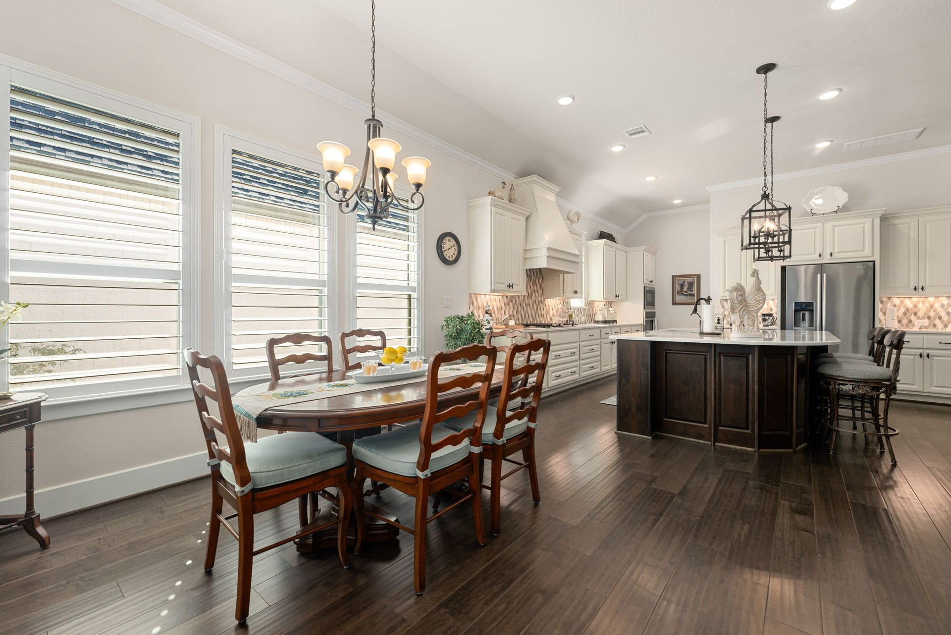 139 Dawning Rays Court, Conroe, TX 77304 Enjoy casual dining surrounded by natural light from beautiful plantation-shuttered windows! This inviting dining space flows effortlessly into the gorgeous kitchen!