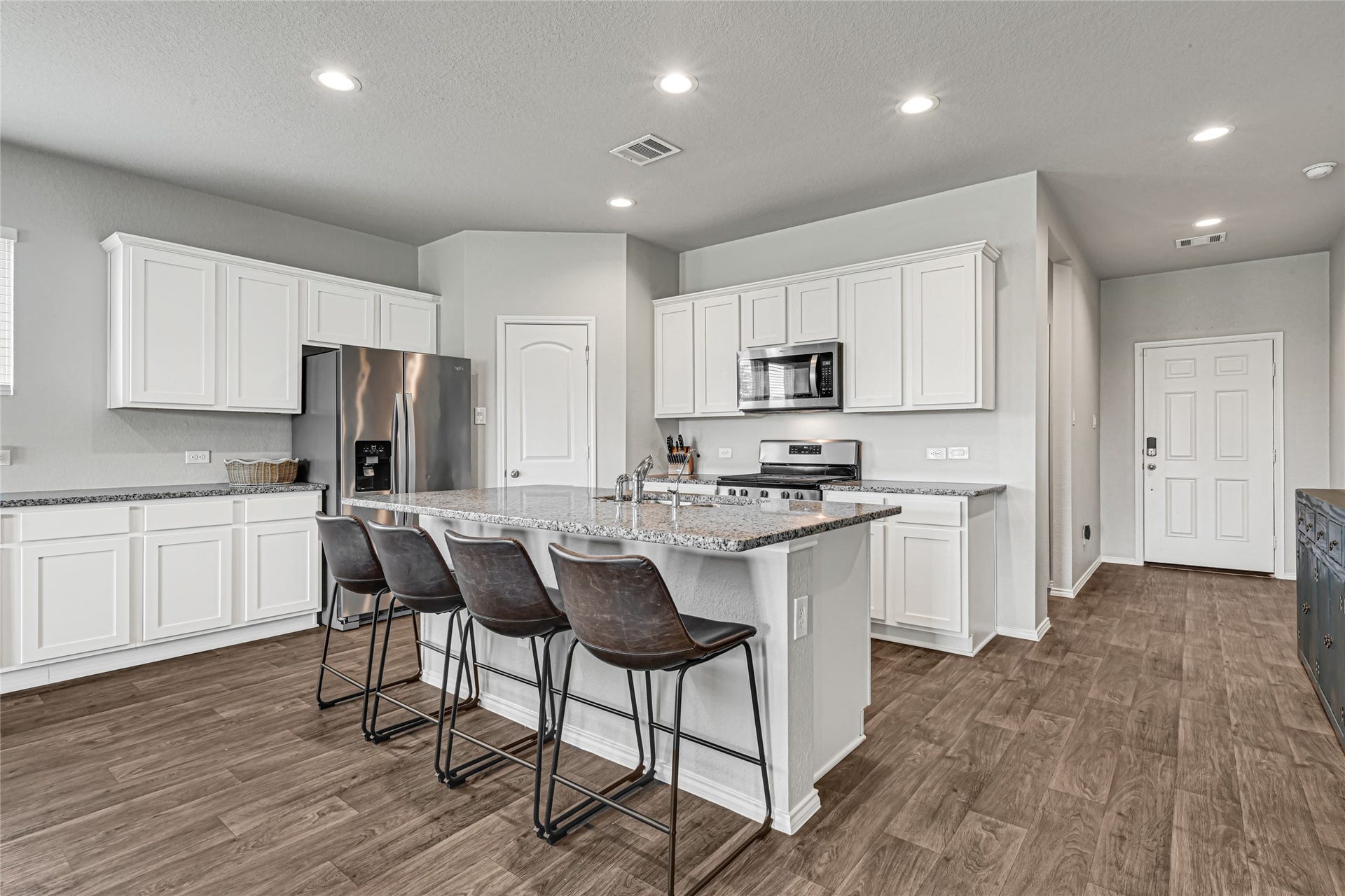 Granite countertops and stainless steel appliances, Refrigerator included!