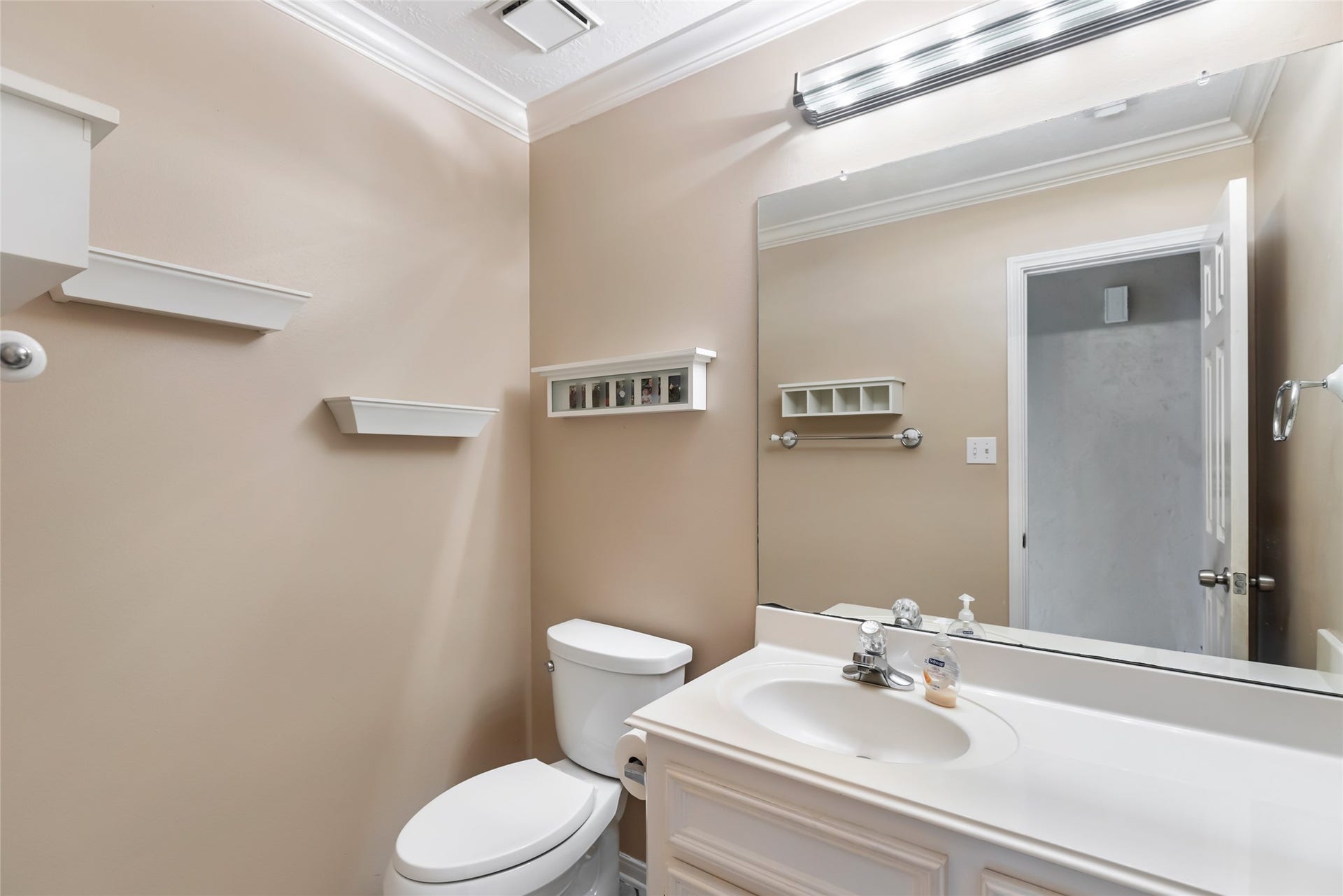 26342 Hill And Dale Avenue, Splendora, TX 77372 Half bath.