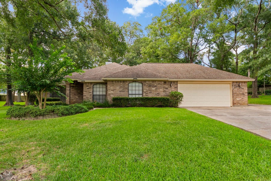 Property photo for 202 Sunset Boulevard, Conroe, TX