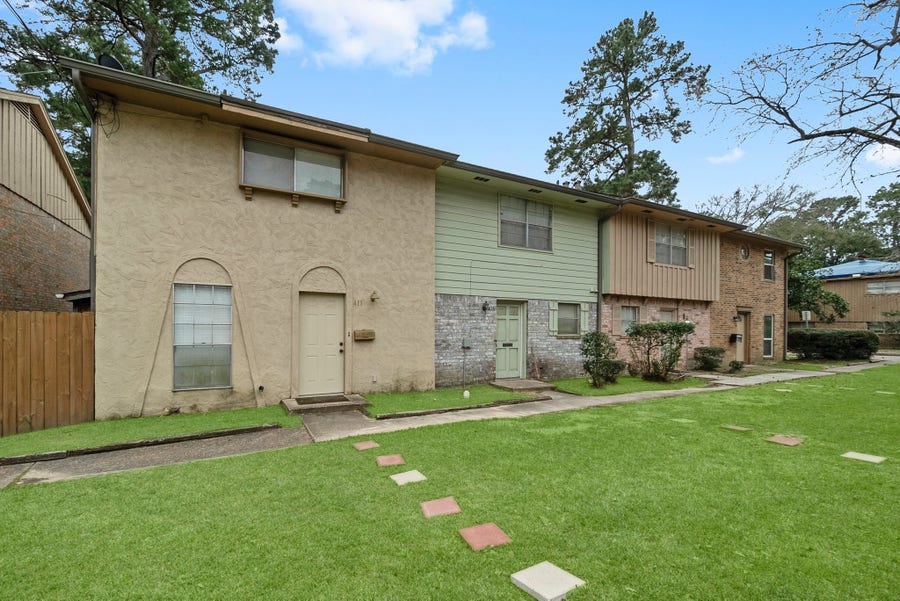 Property photo for 407 W Semands Street, Conroe, TX