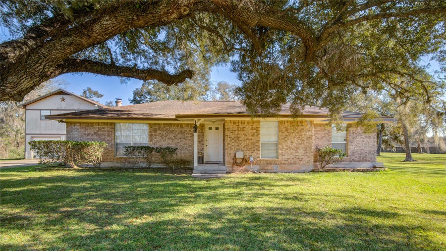 Property photo for 411 County Road 912a, Brazoria, TX