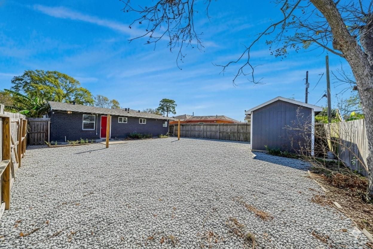 2102 Dewberry Lane, Pasadena, TX 77502 2102 Dewberry Lane, Pasadena, TX 77502
