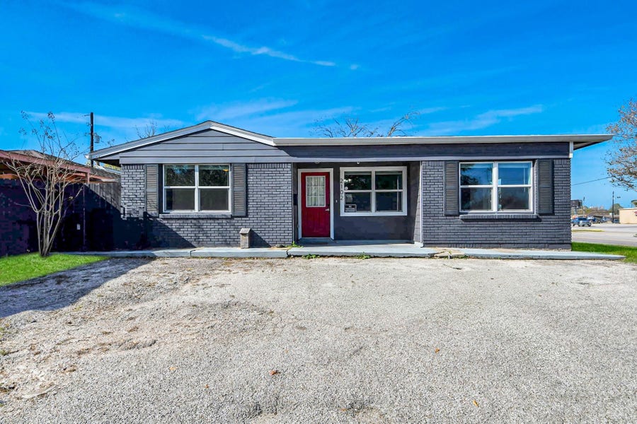 Property photo for 2102 Dewberry Lane, Pasadena, TX