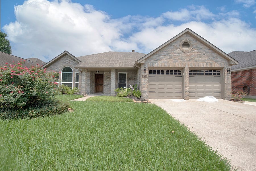 Property photo for 4714 Widerop Lane, Friendswood, TX