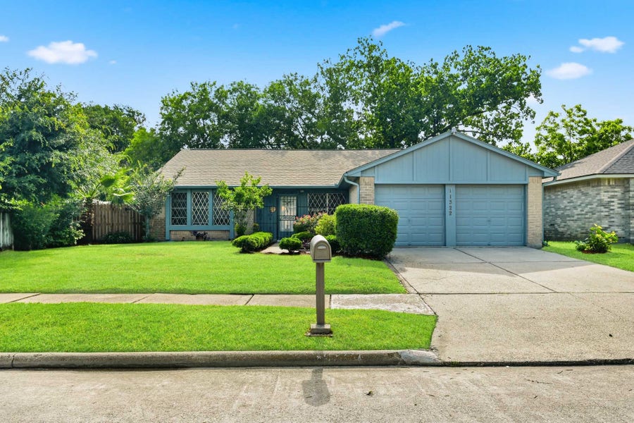 Property photo for 11322 Yorklyn Drive, Houston, TX