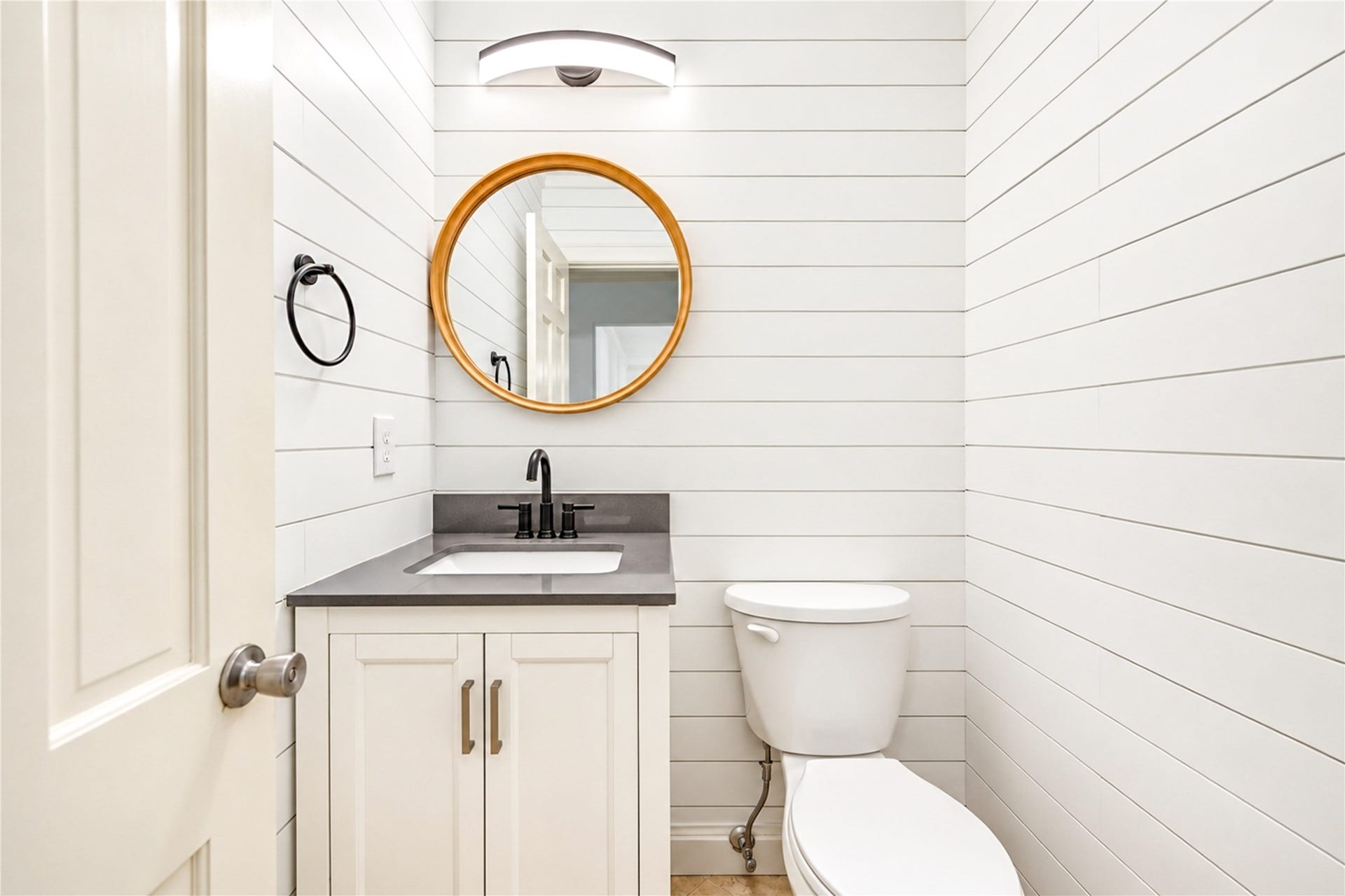703 Oriole Lane, Pasadena, TX 77502 Half Bathrom