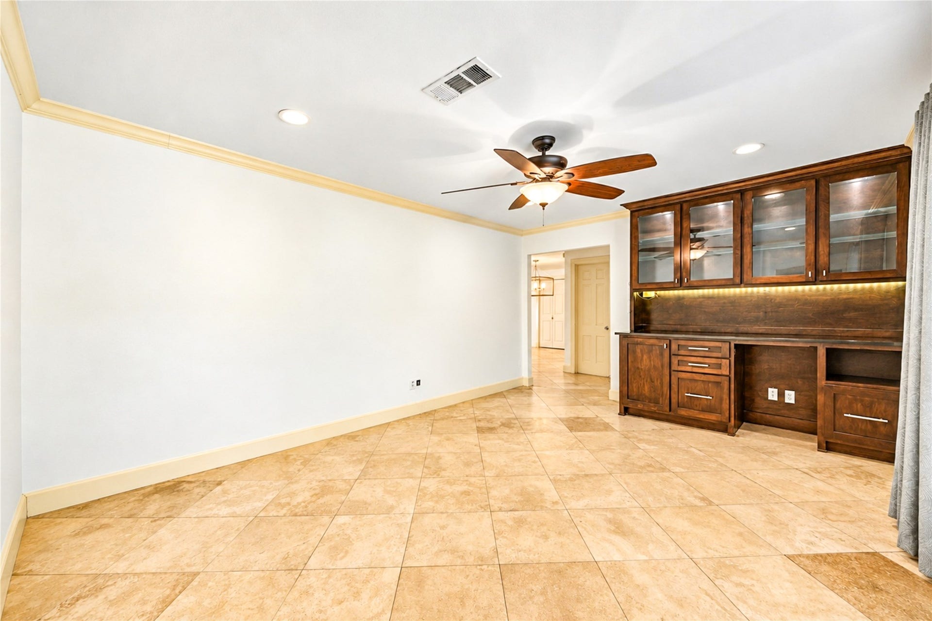703 Oriole Lane, Pasadena, TX 77502 Front Room/Flex Room