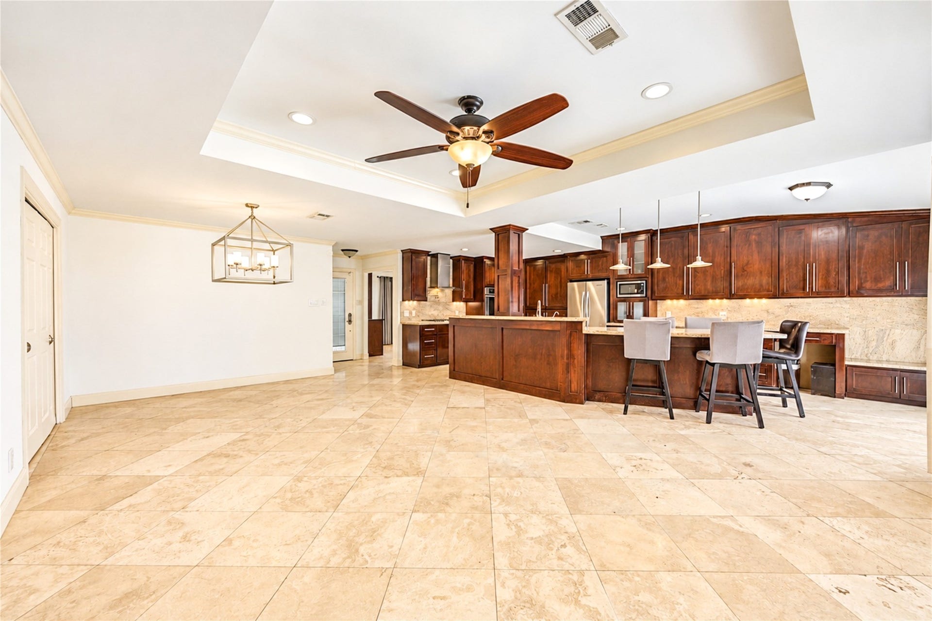 703 Oriole Lane, Pasadena, TX 77502 Dining Room/Living Room