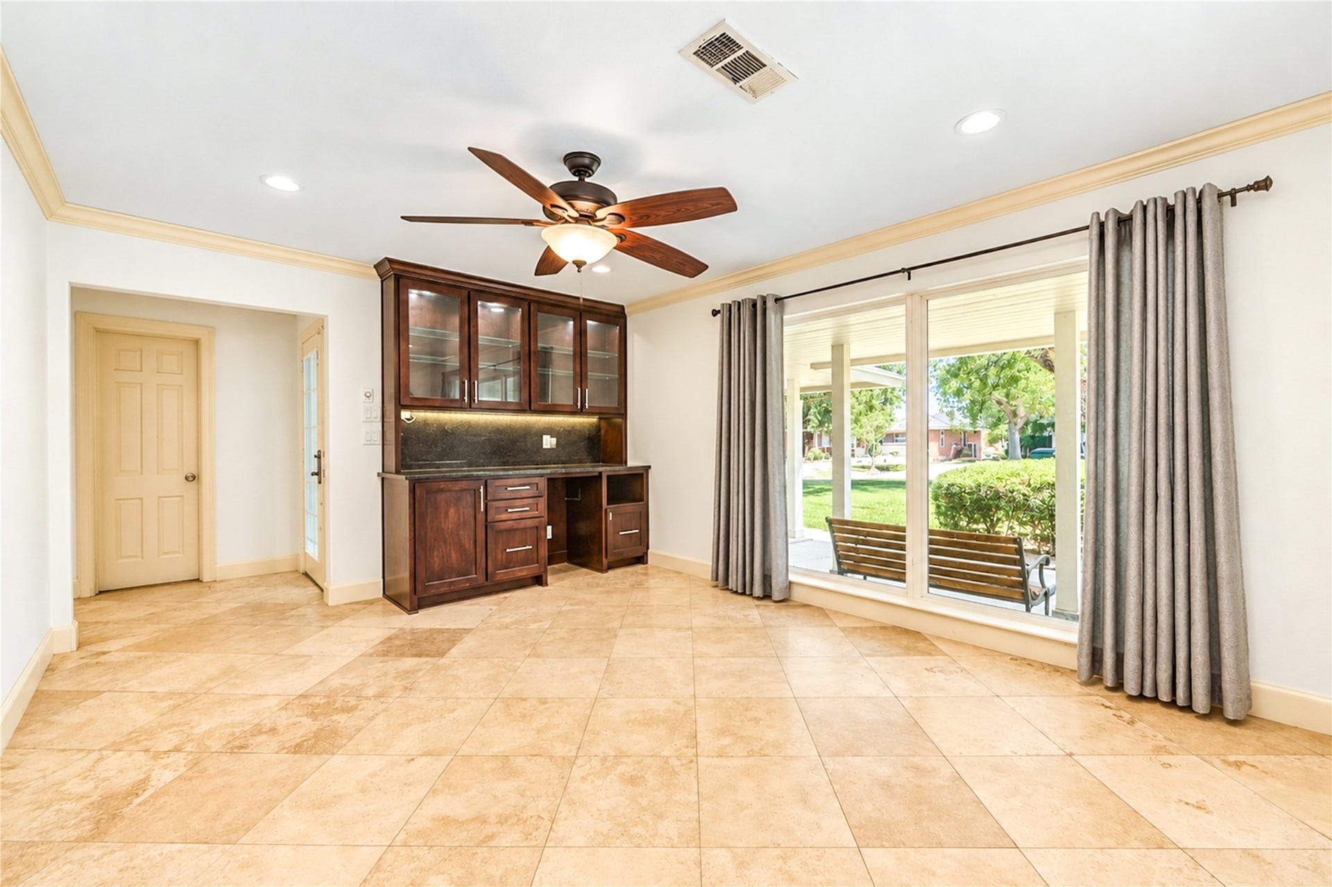 703 Oriole Lane, Pasadena, TX 77502 Front Room/Flex Room
